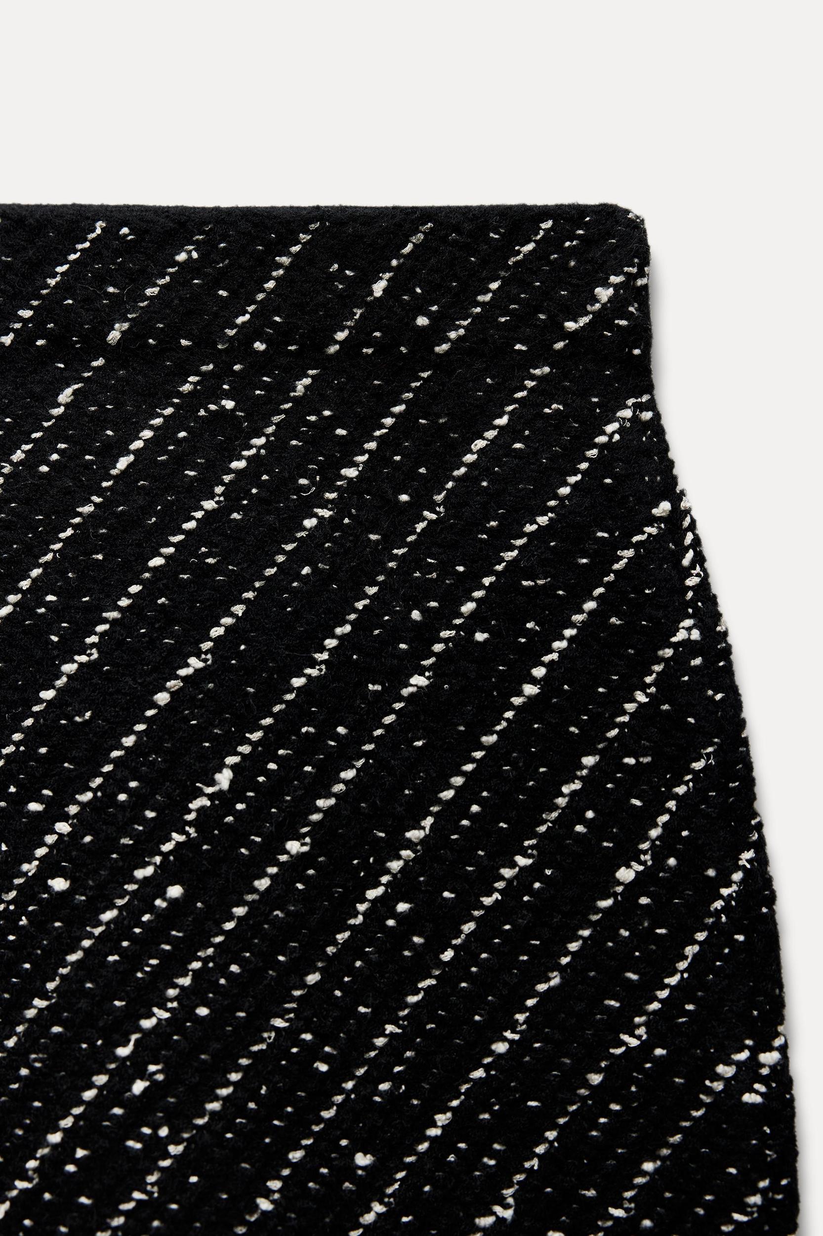 CONTRASTING BALLOON KNIT MINI SKIRT Product Image