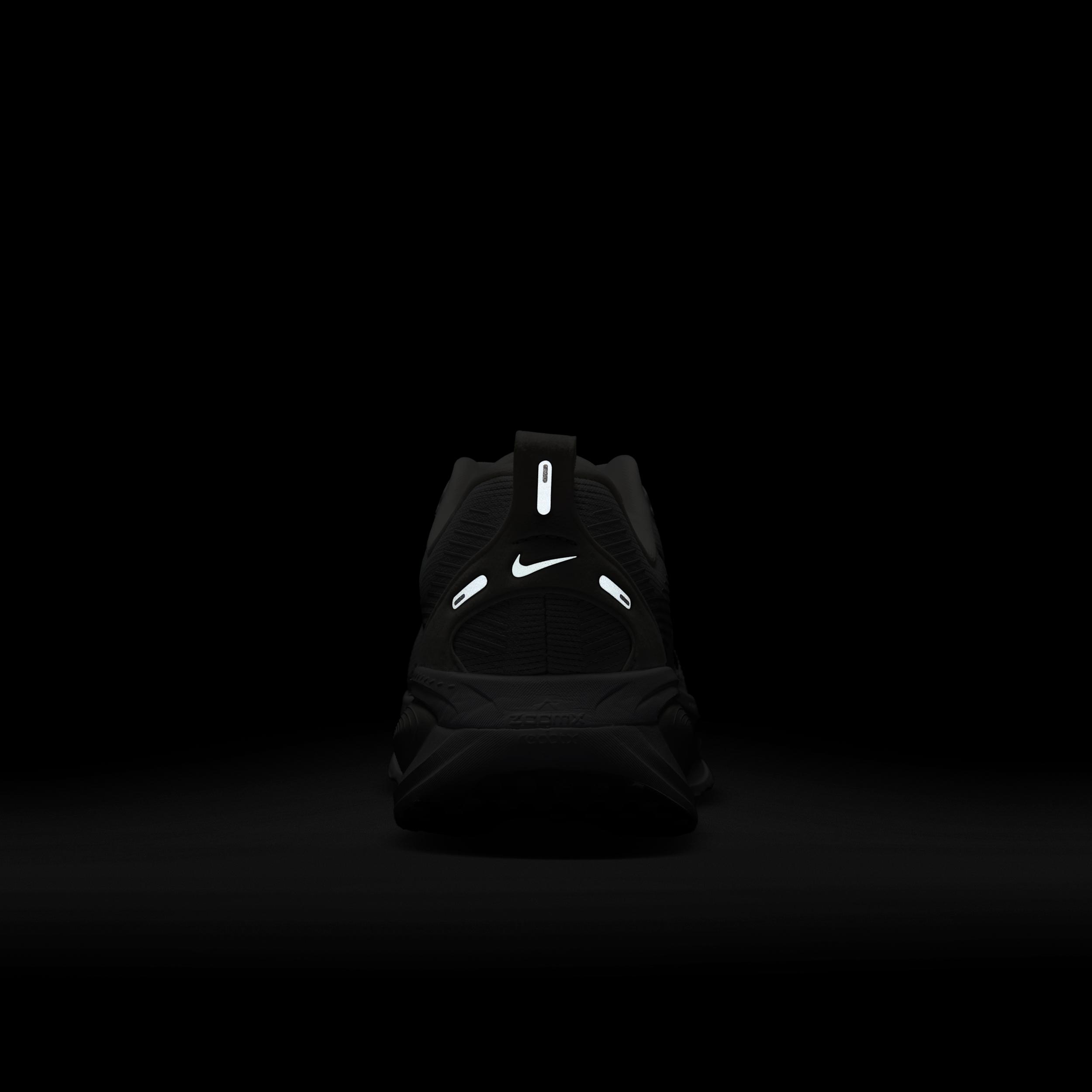 Nike Womens Vomero 18 Road Running Shoes | HM6804-104 Product Image