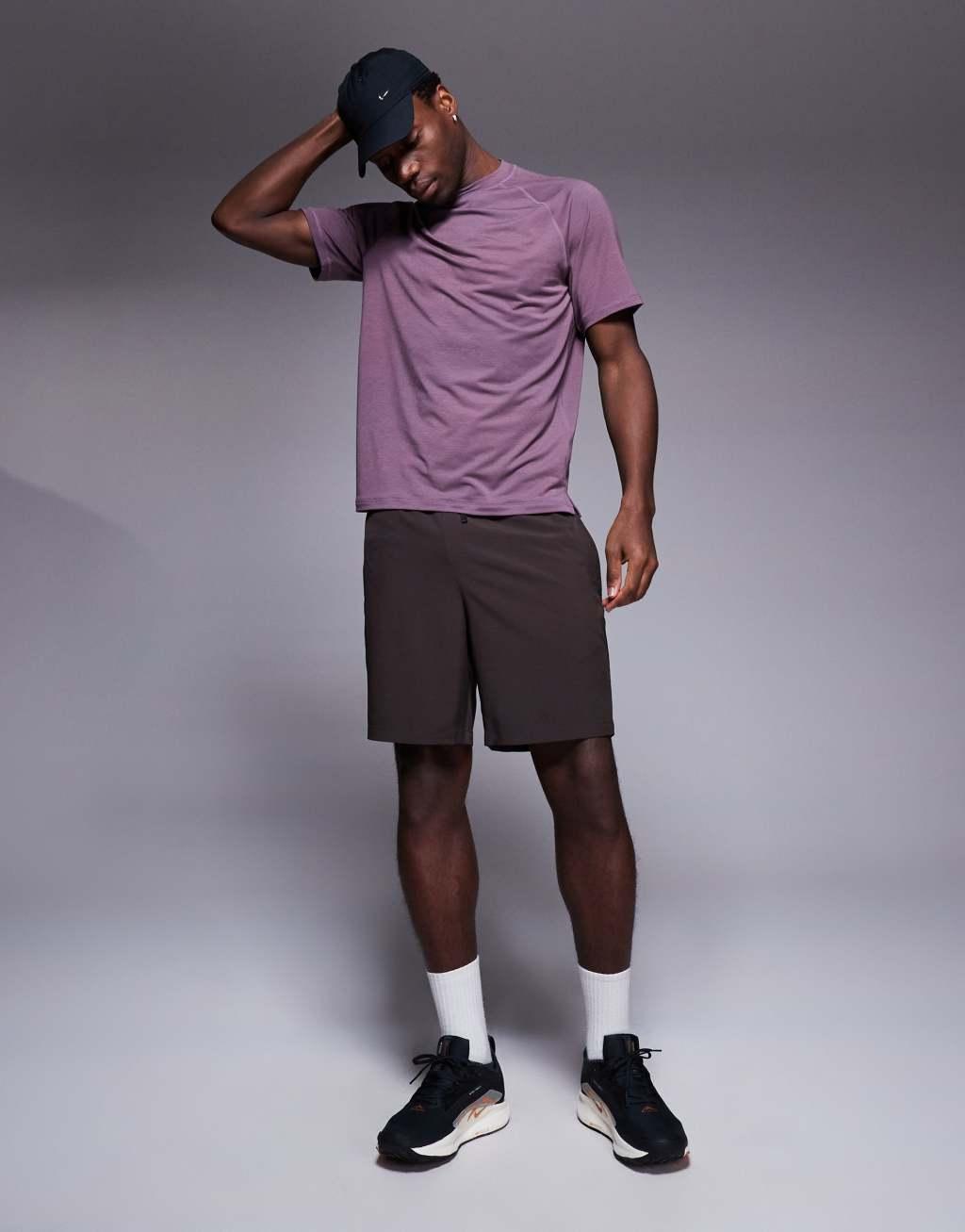 4505 Icon performance jersey oversized boxy training T-shirt in grape Product Image