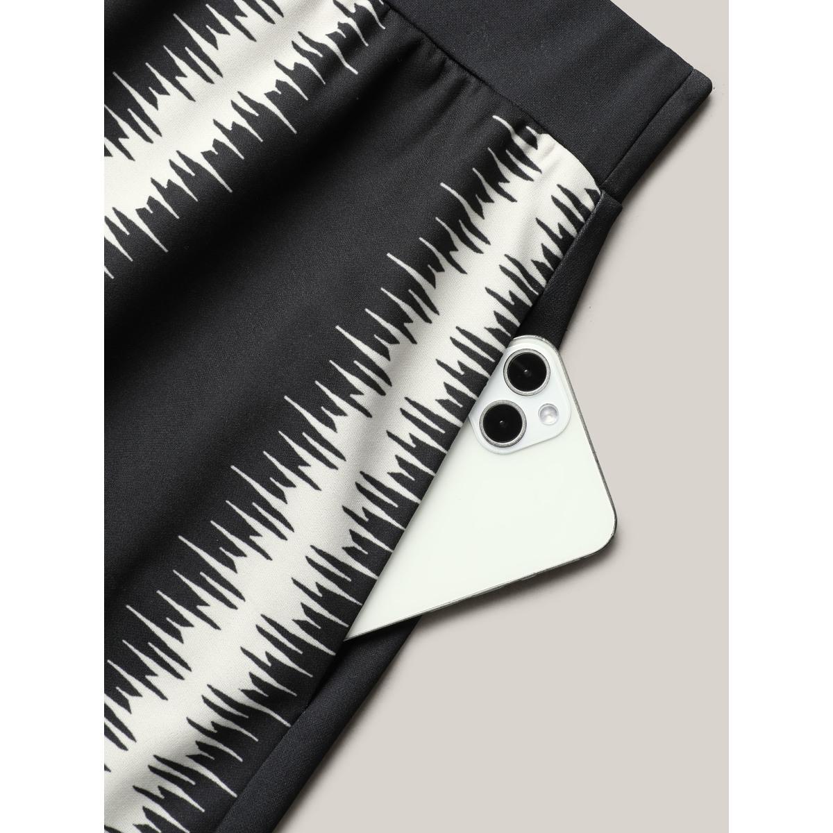 Plus Size Geometric Pattern Flared Midi Skirt Women Black Elegant Contrast Low stretch Side seam pocket Everyday Skirts BloomChic 26/4X Product Image