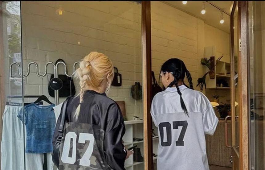 Short-Sleeve V-Neck Camo Print Numbering T-Shirt Product Image