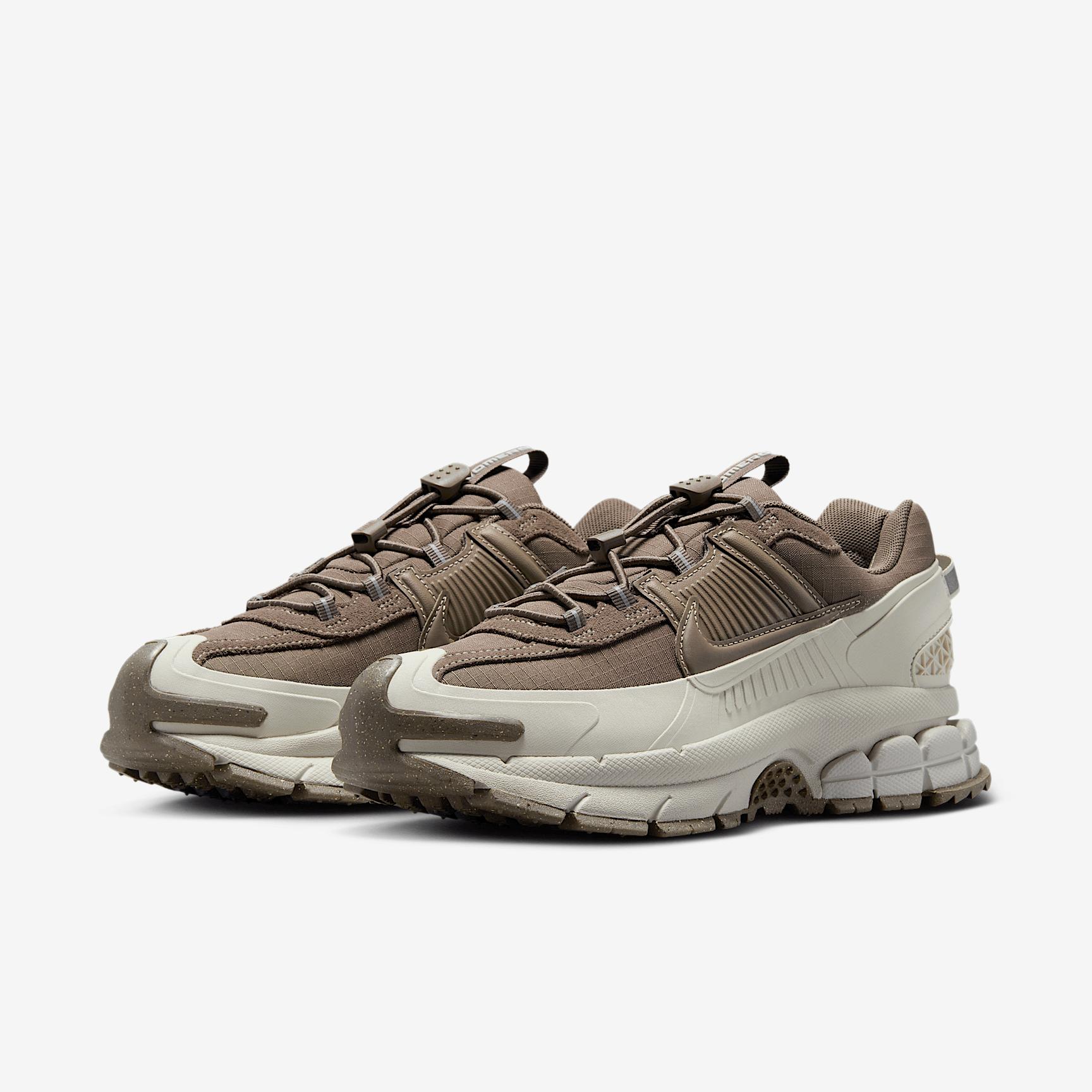 Womens Nike Zoom Vomero Roam Casual Shoes Product Image