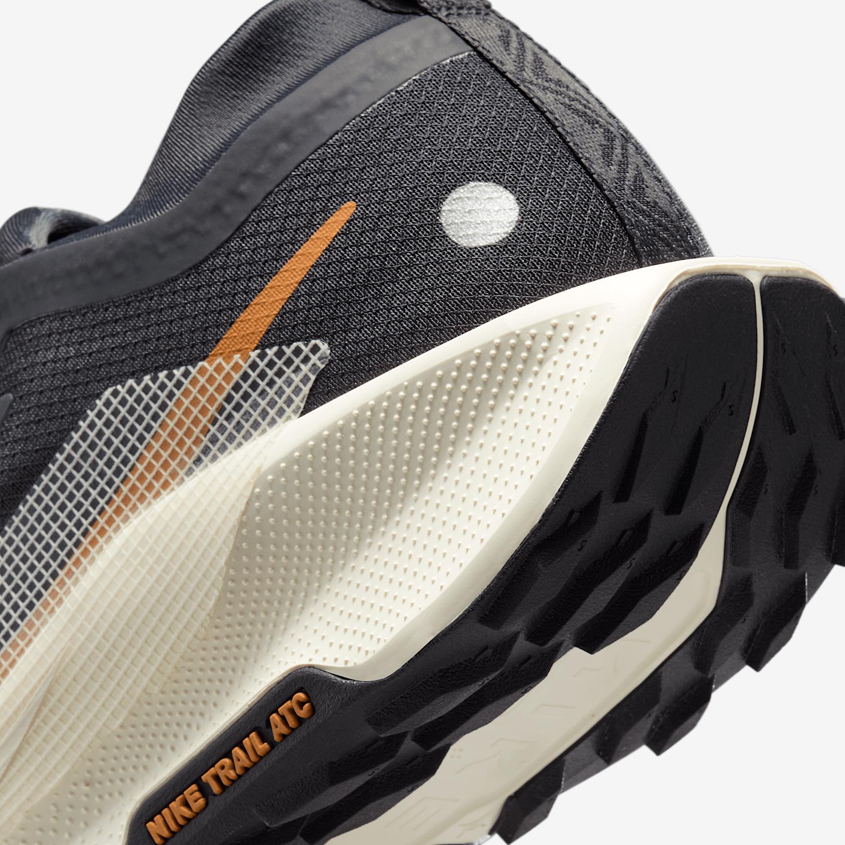 Nike Men's Pegasus Trail 5 GORE-TEX Waterproof Trail Running Shoes Product Image