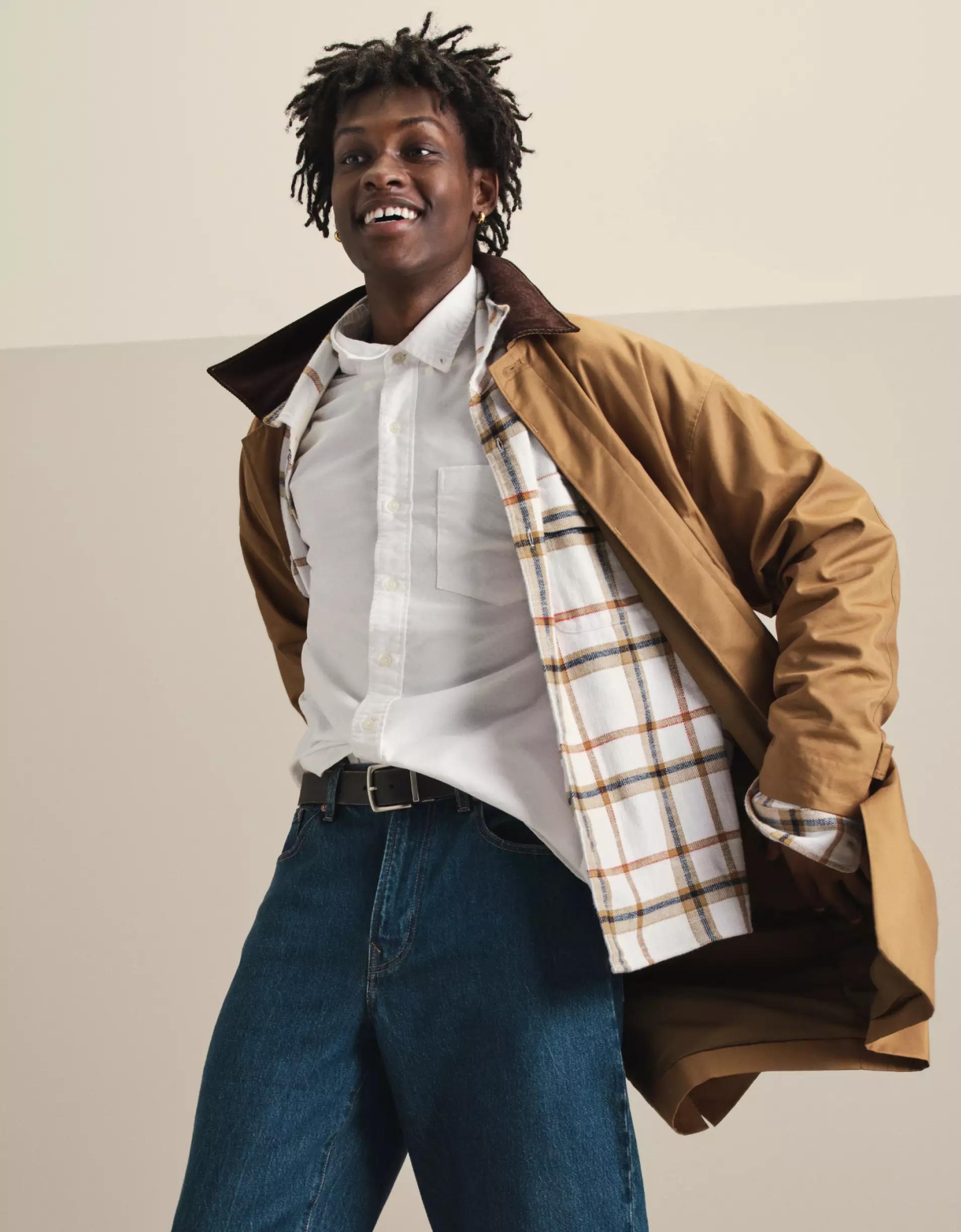 AE Everyday Classic Fit Oxford Button-Up Shirt Product Image