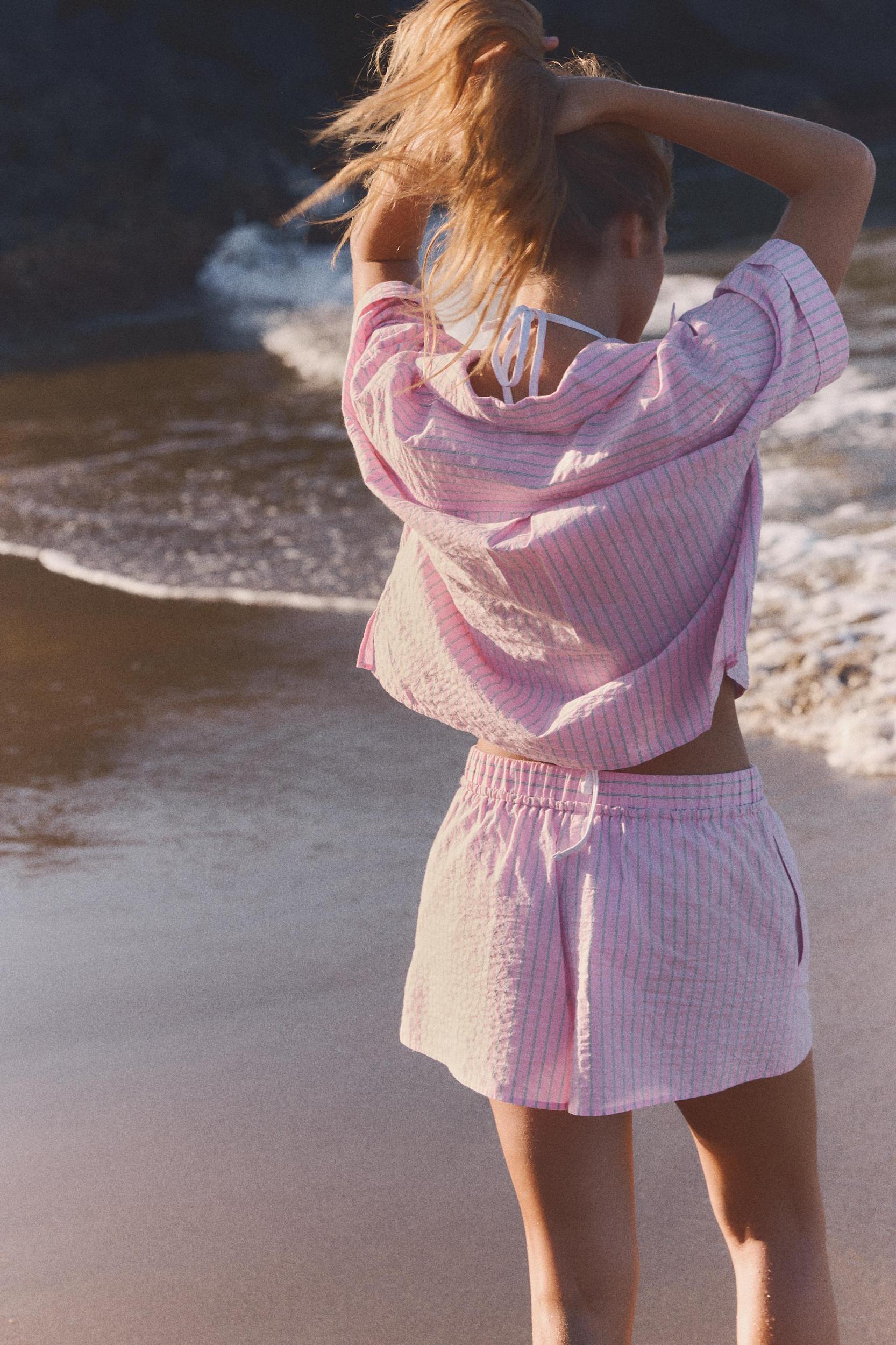 STRIPED CROP SHIRT Product Image