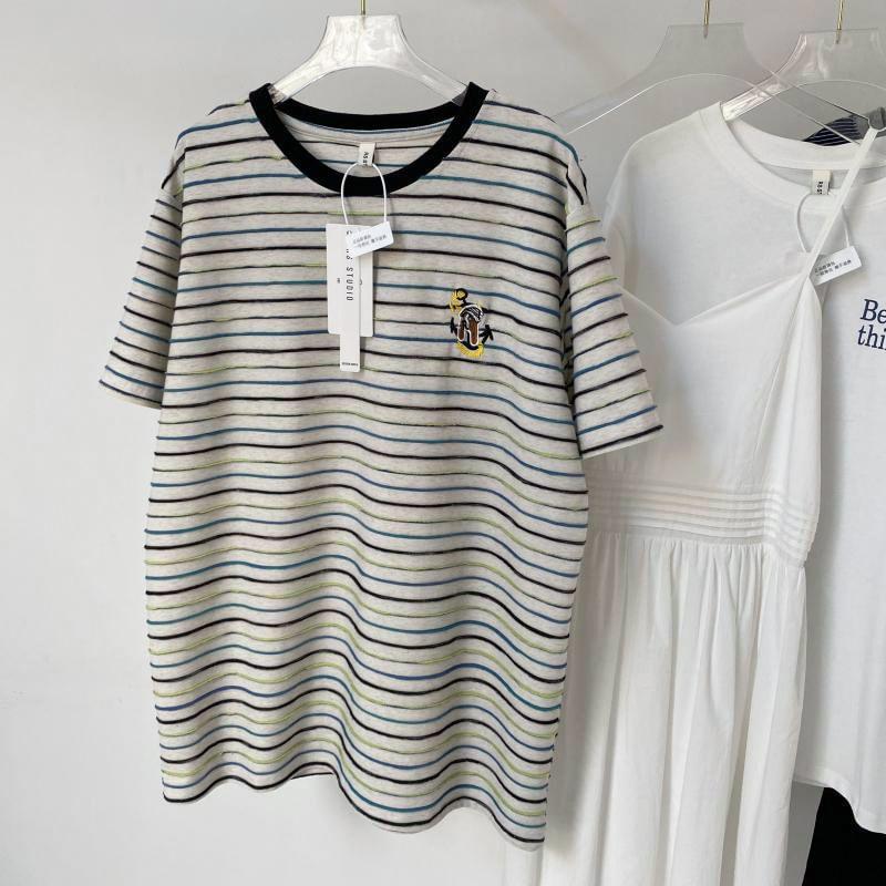 Short-Sleeve Crew Neck Striped Embroidered T-Shirt Product Image