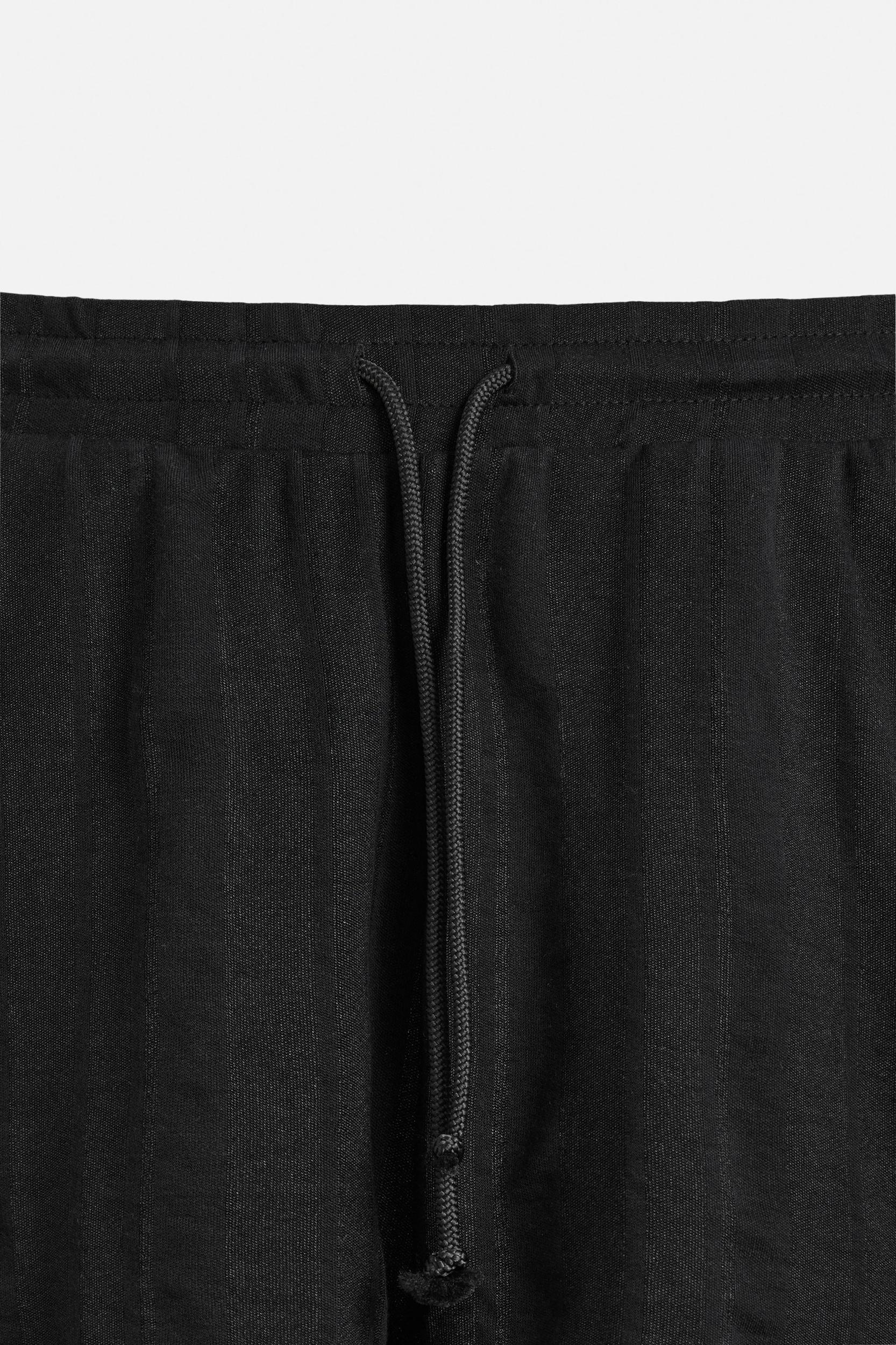 TEXTURED JOGGER SHORTS Product Image