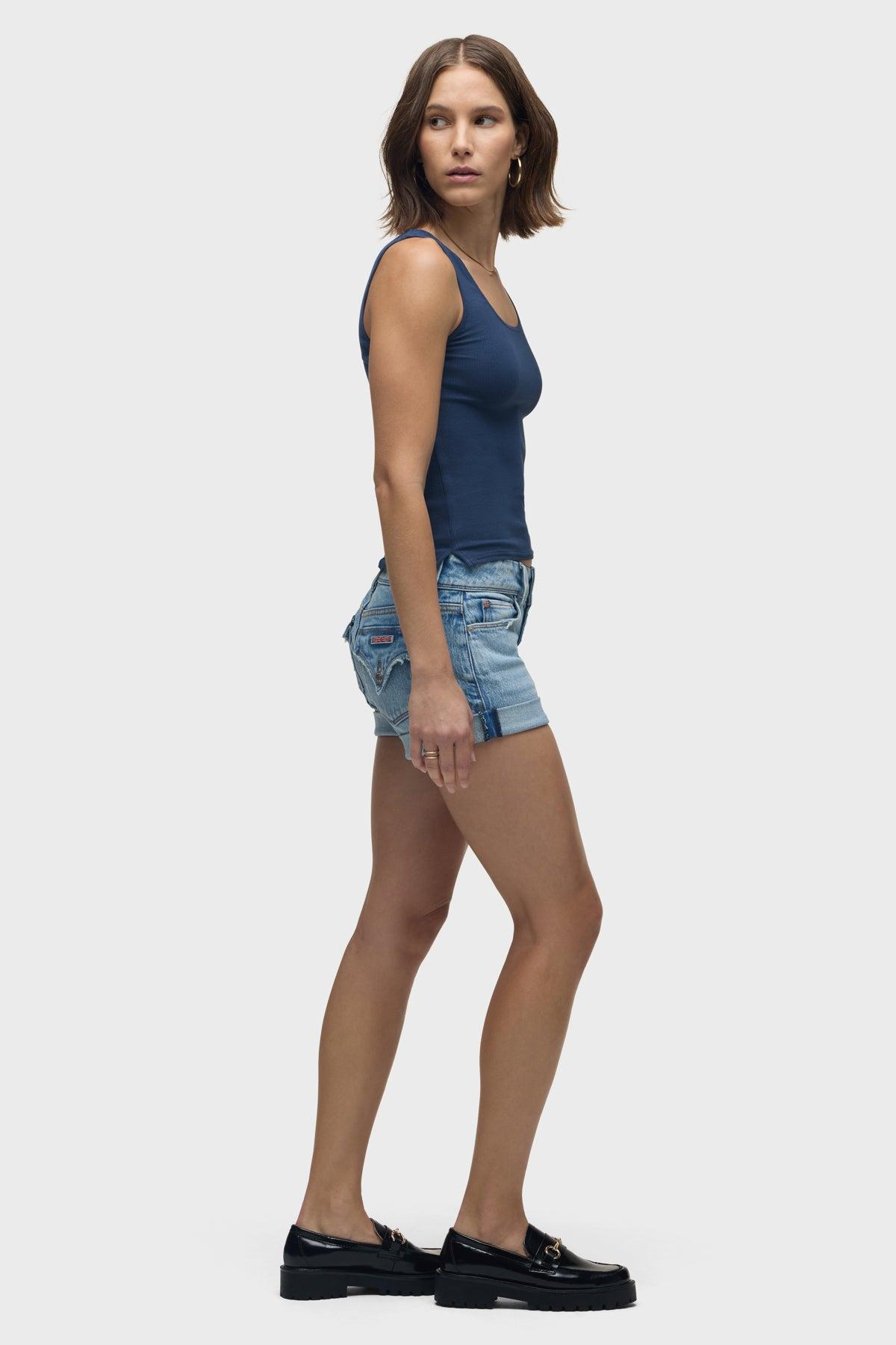 Croxley Mid-Rise Short Female Product Image