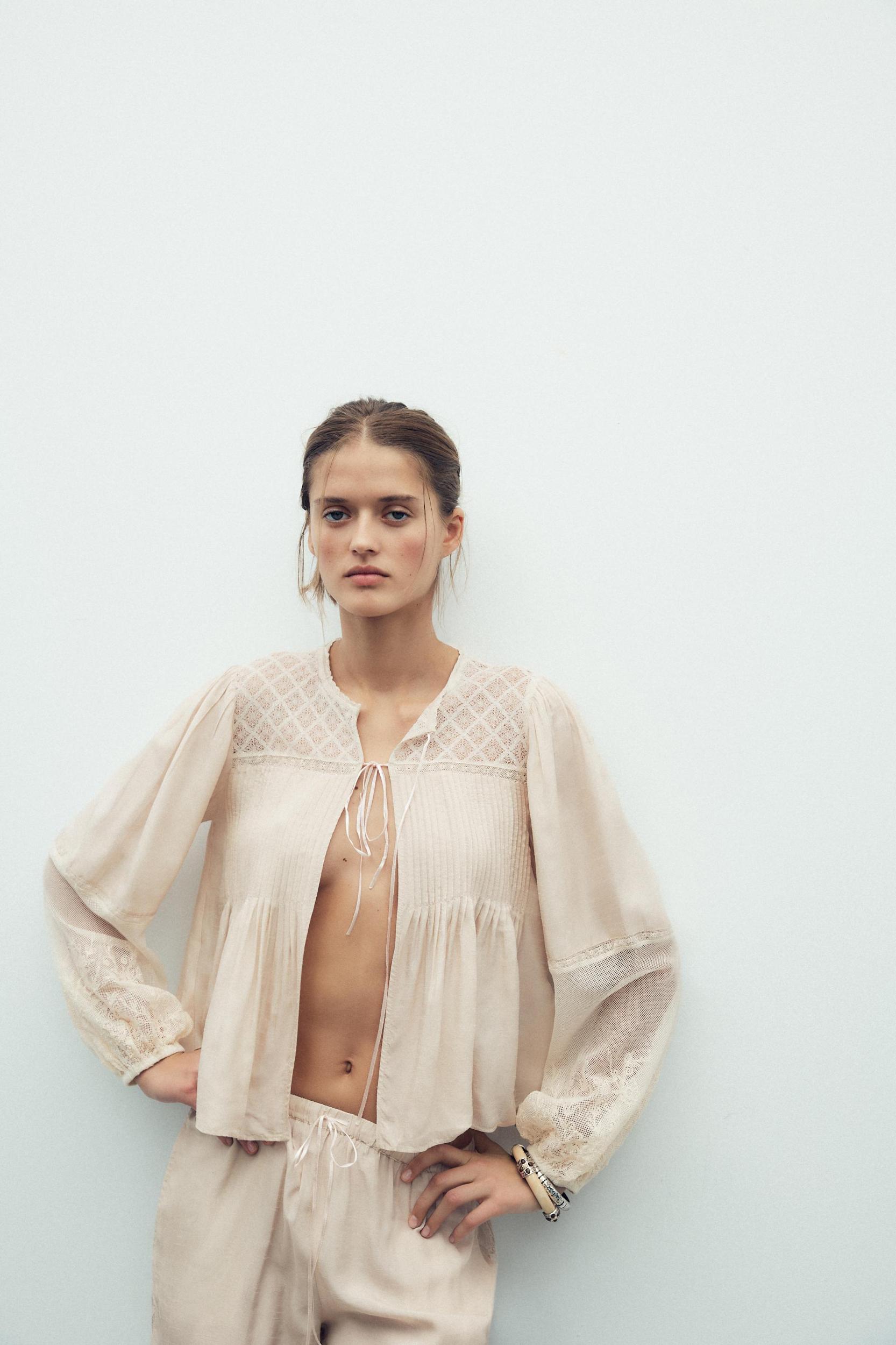 TIE COMBINATION BLOUSE Product Image