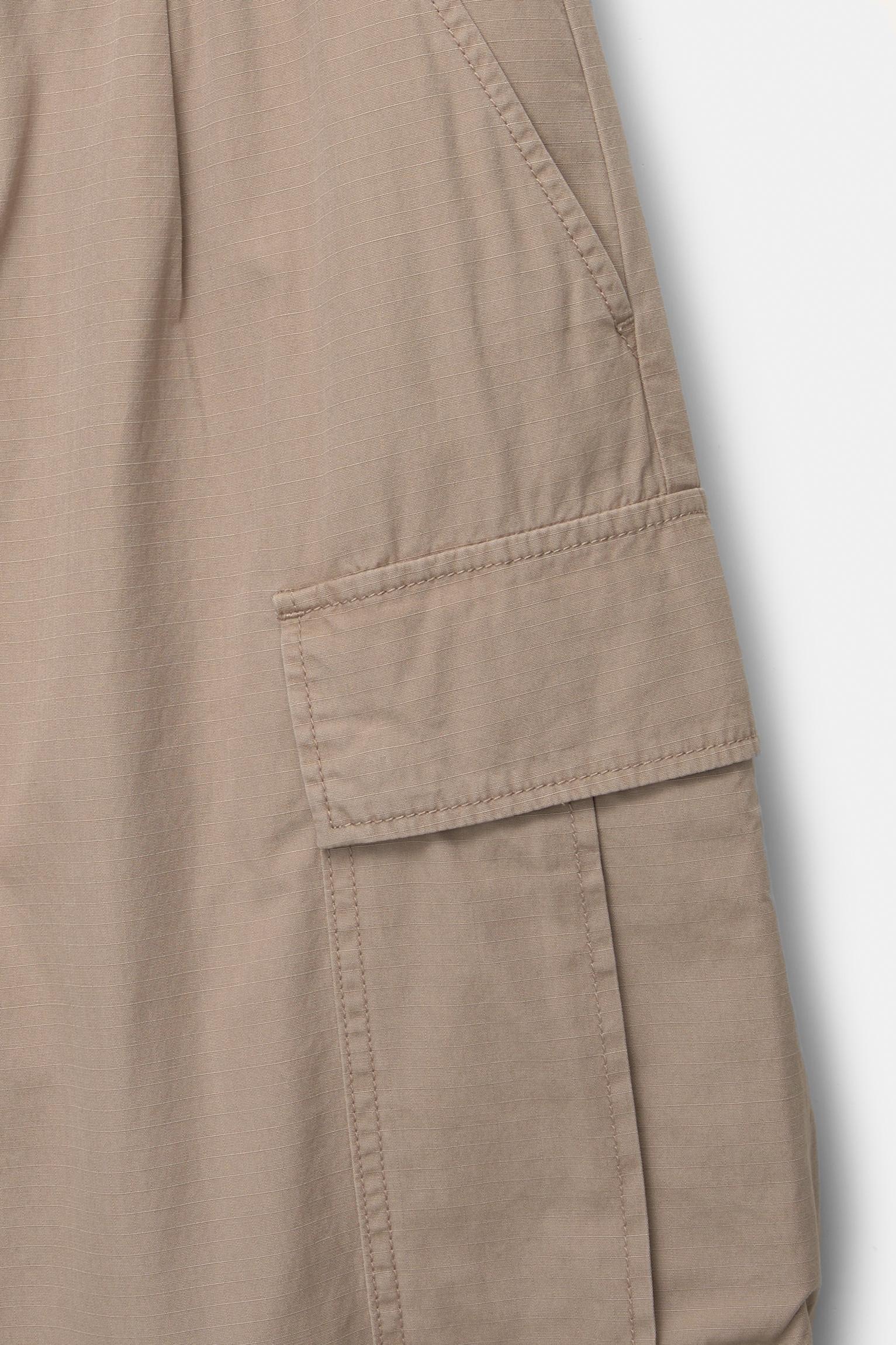 Balloon fit cargo pants Product Image