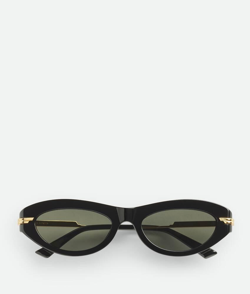 Women's Classic Cat Eye Sunglasses in Black/grey Product Image