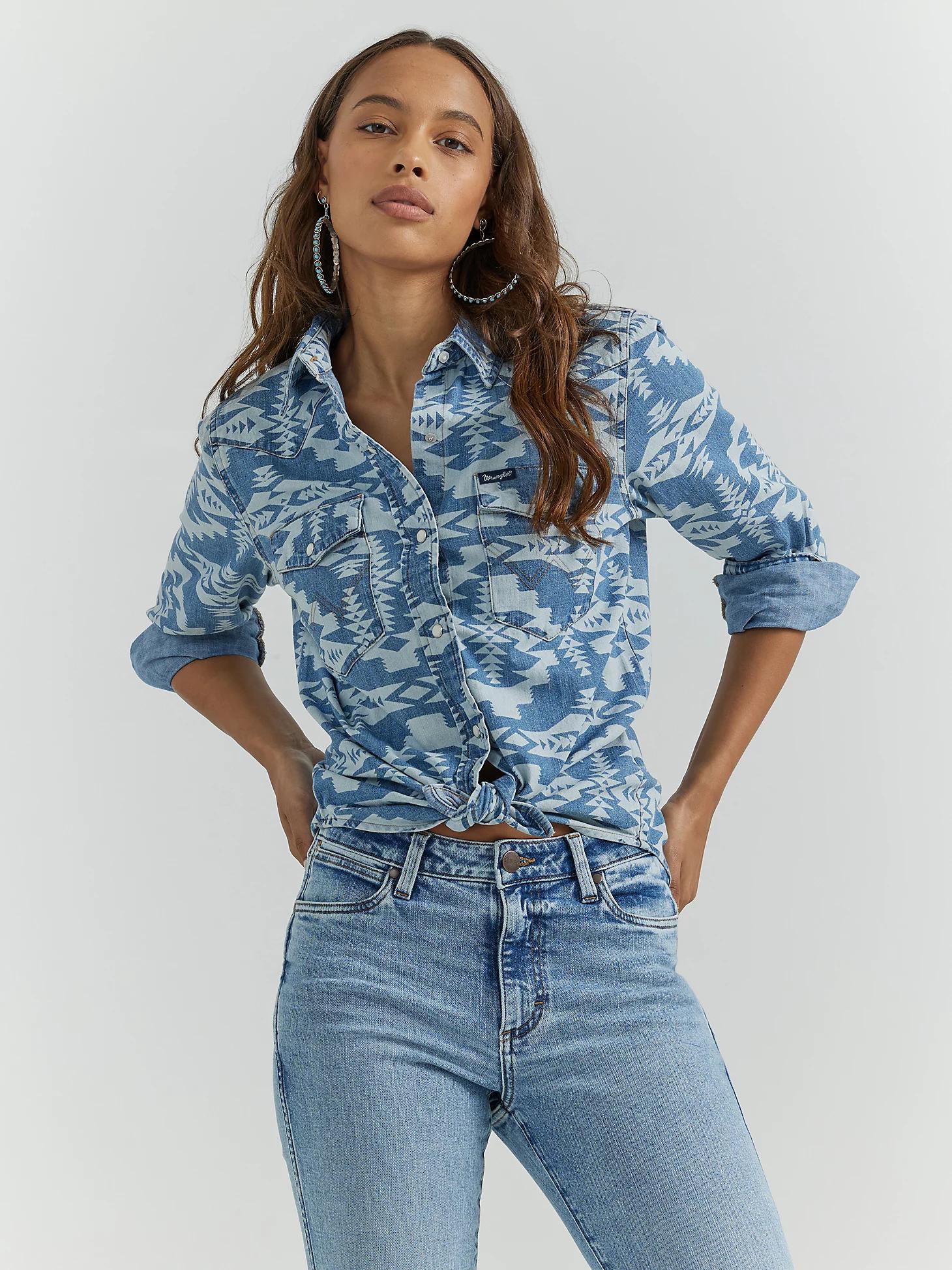 Women's Geometric Cowboy Snap Shirt in Light Wash Product Image