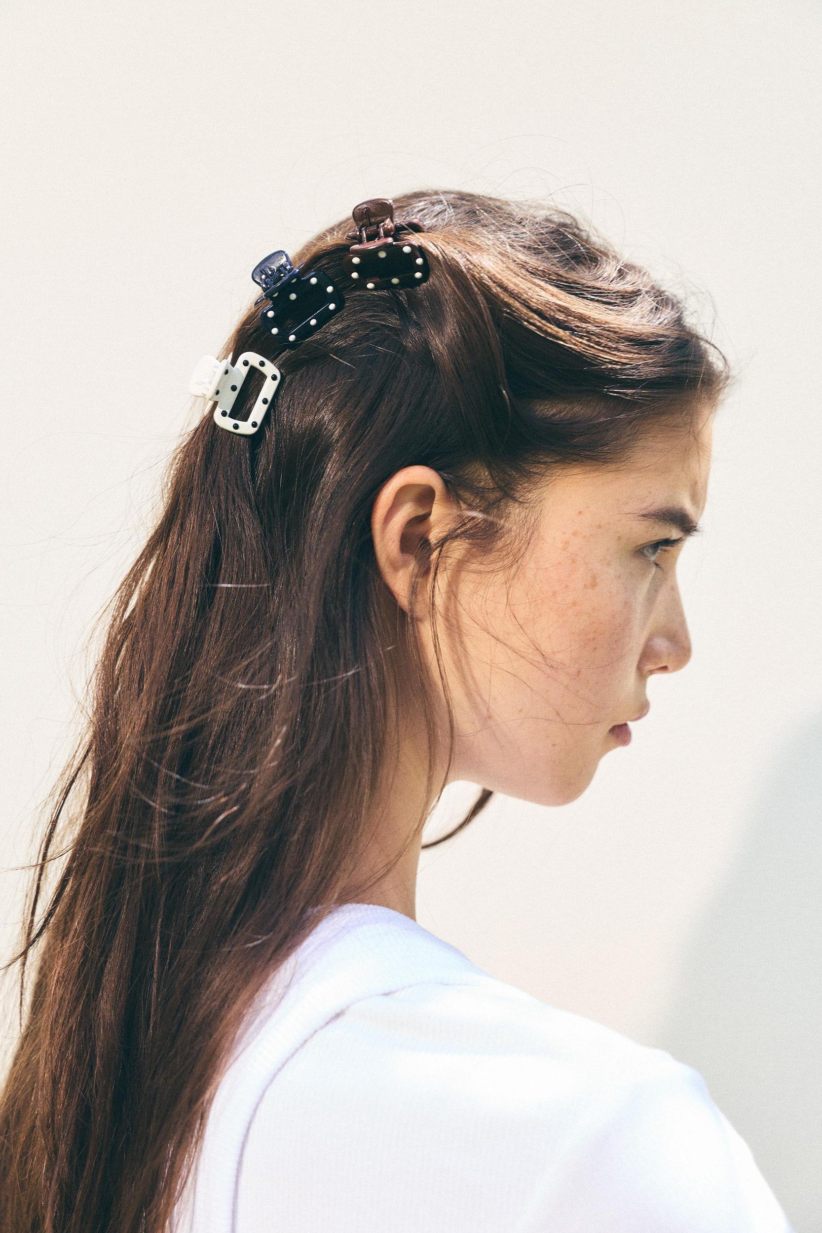 Pack of 6 hair clips Product Image