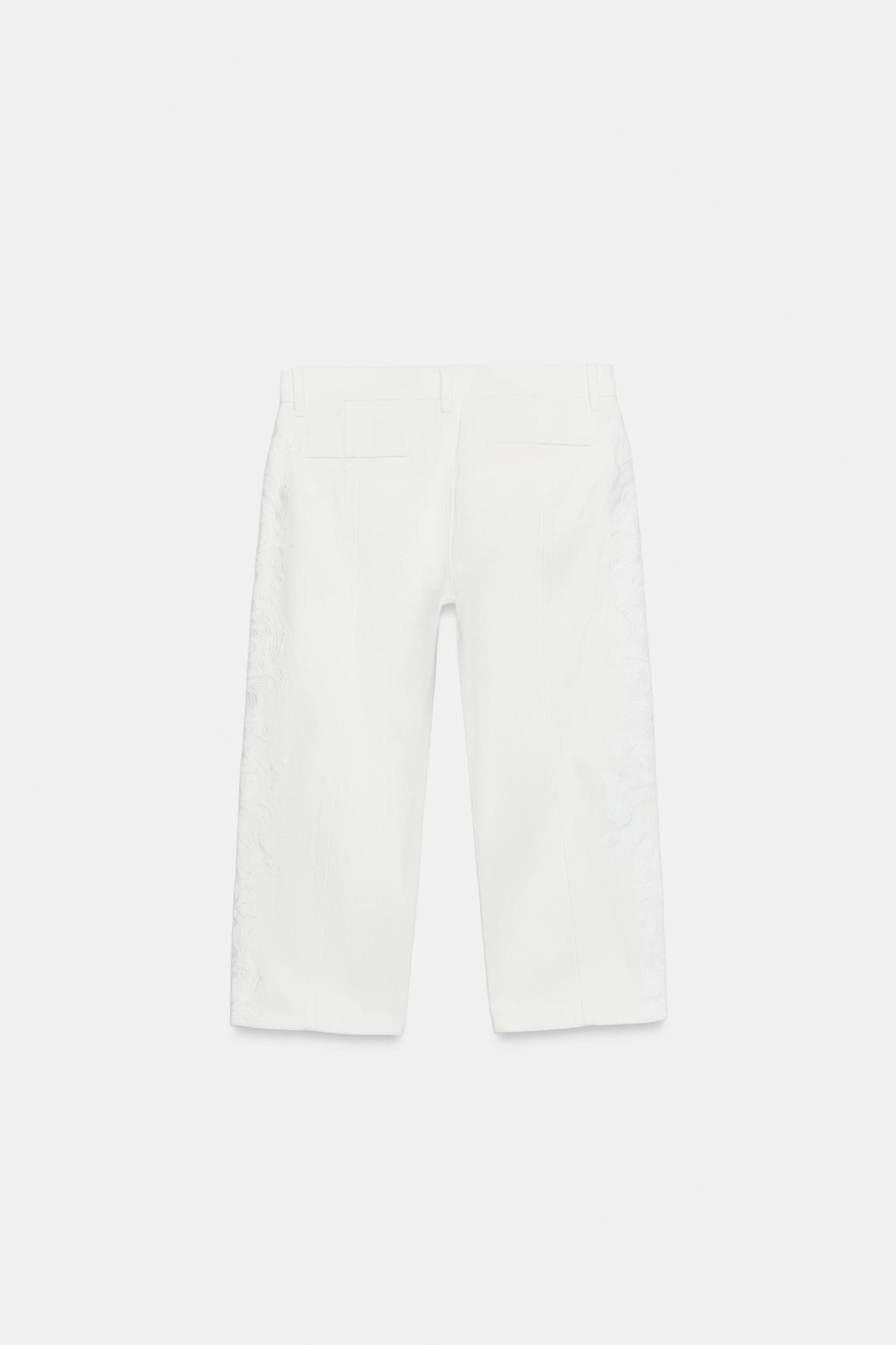 ZW COLLECTION EMBROIDERED MID-RISE CAPRI JEANS Product Image