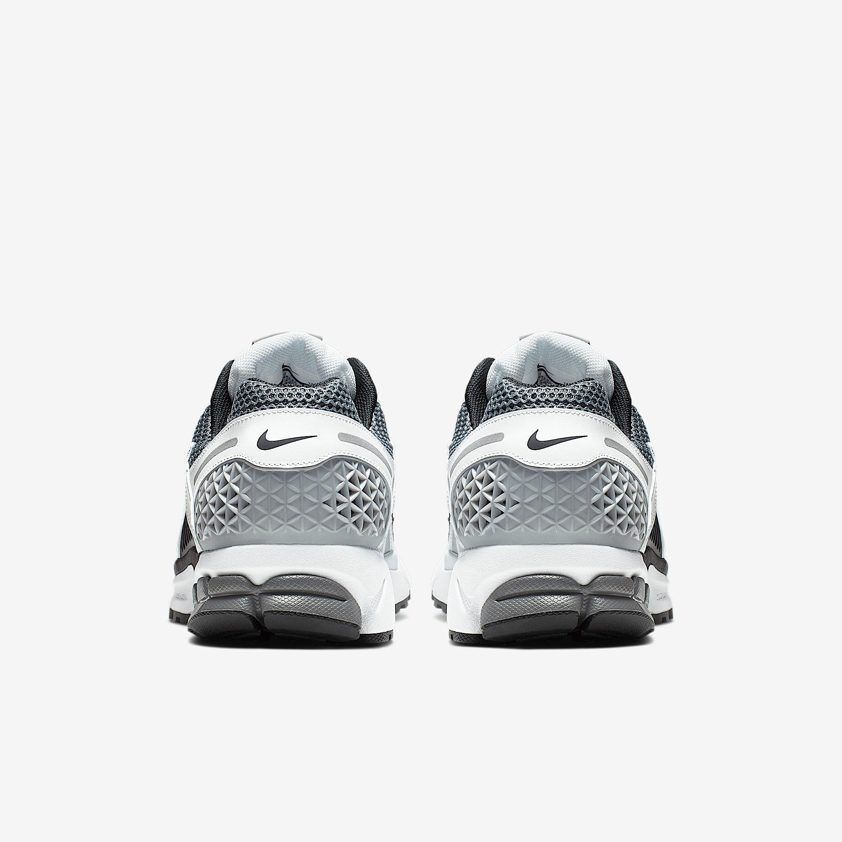 Nike Men's Zoom Vomero 5 Shoes Product Image