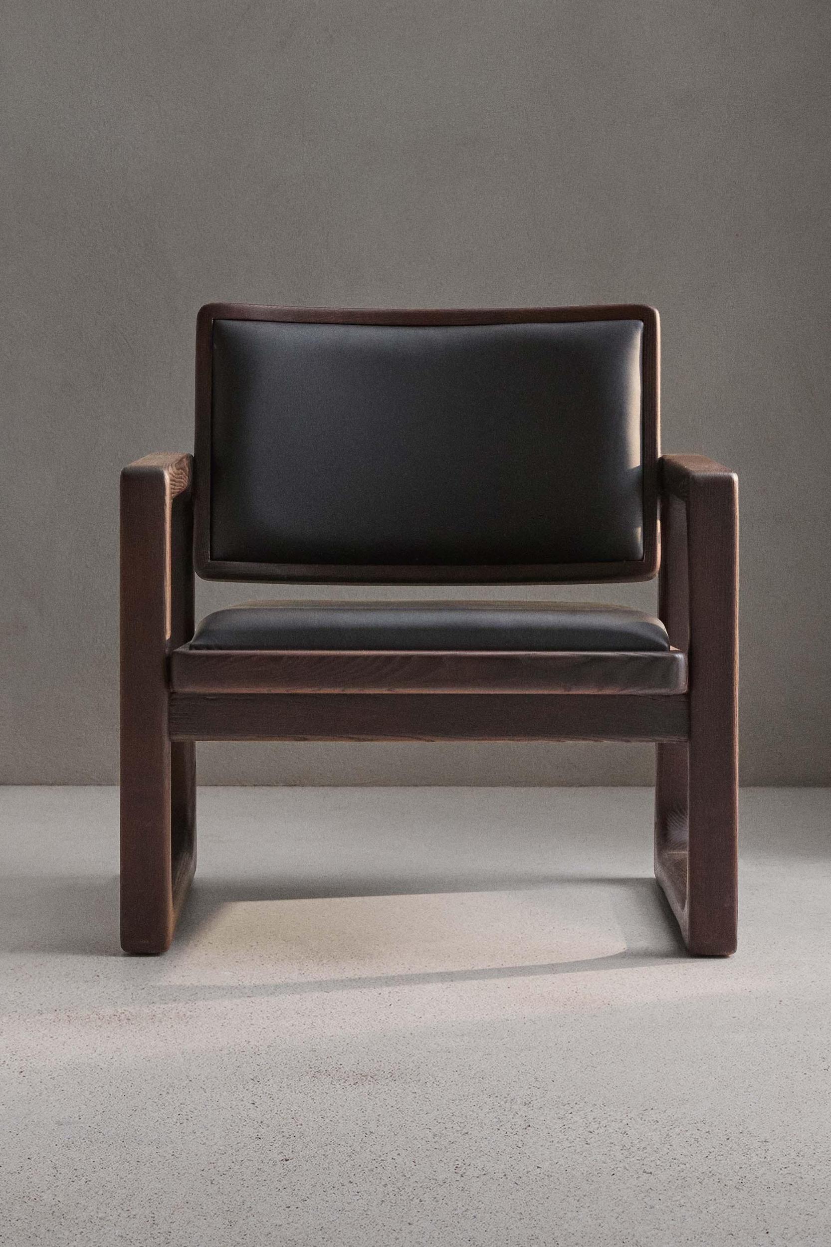 LOUNGE CHAIR 03 Product Image