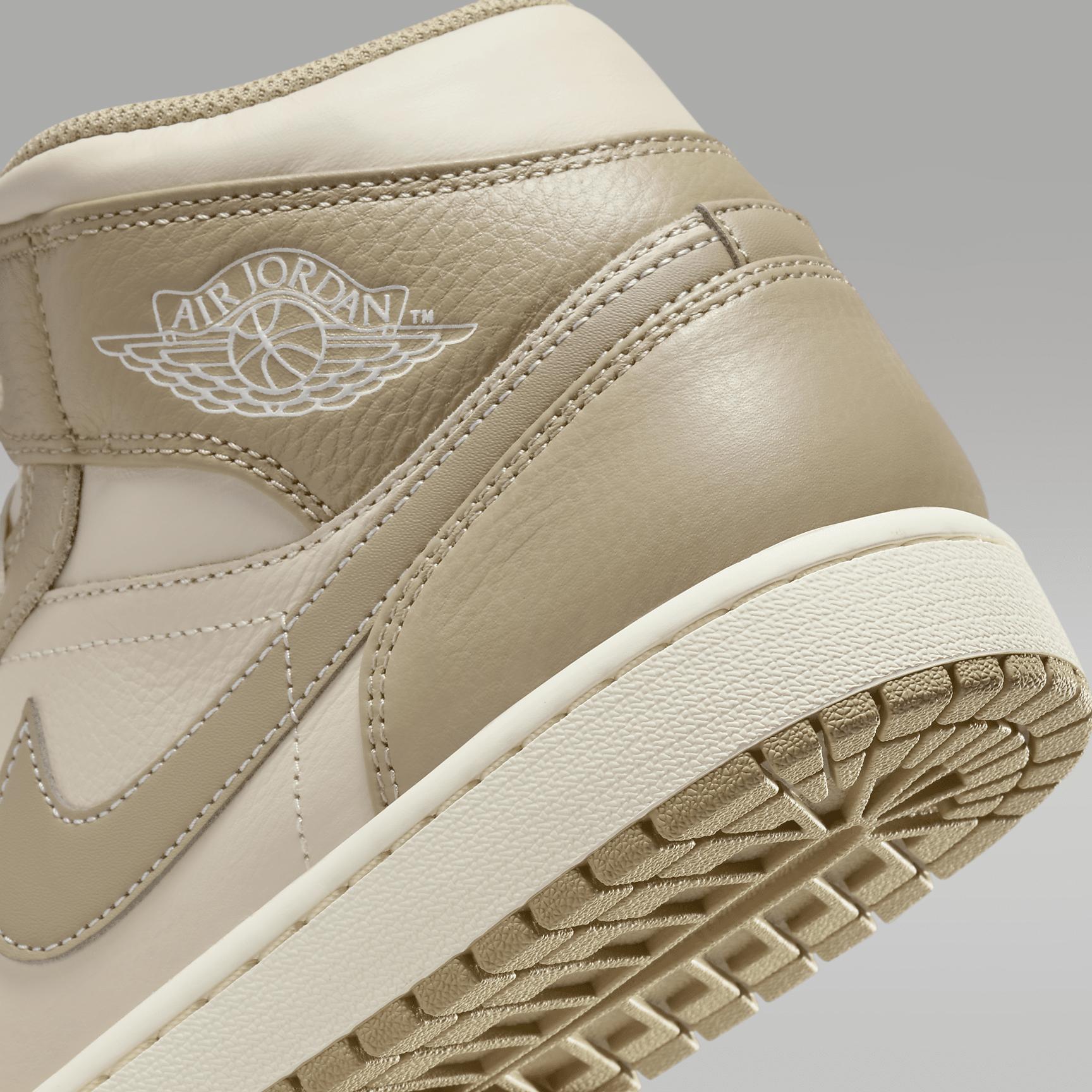 Air Jordan 1 Mid Men's Shoes Product Image