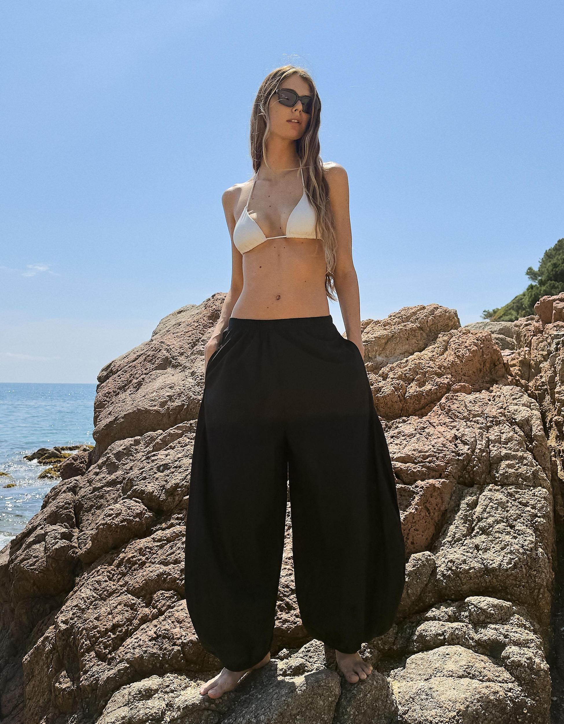 Baggy pants with an elastic waistband Product Image