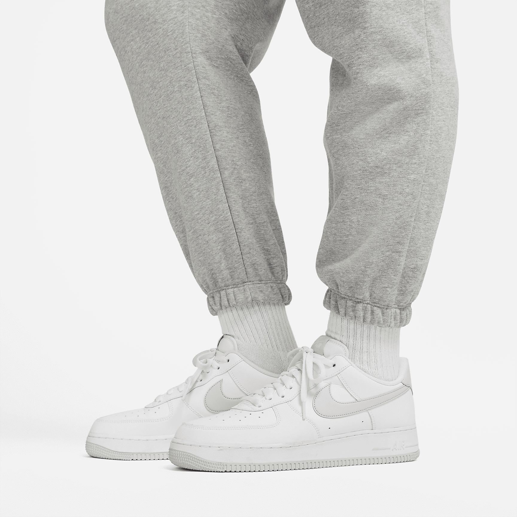 Nike Sportswear Club Fleece Women's Mid-Rise Oversized Sweatpants (Plus Size) Product Image