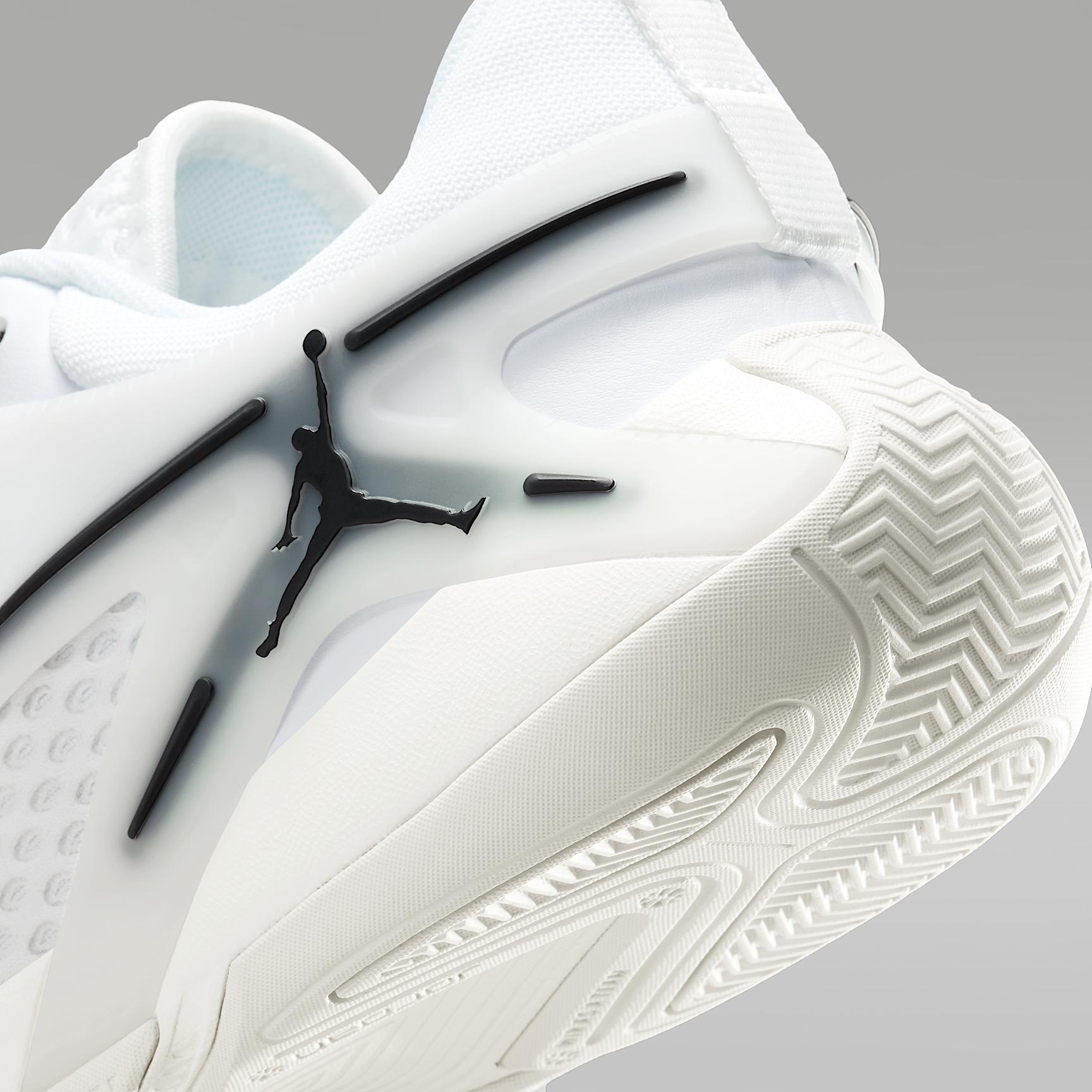 Womens Jordan Heir Series Triple White Basketball Shoes | FZ2471-110 Product Image
