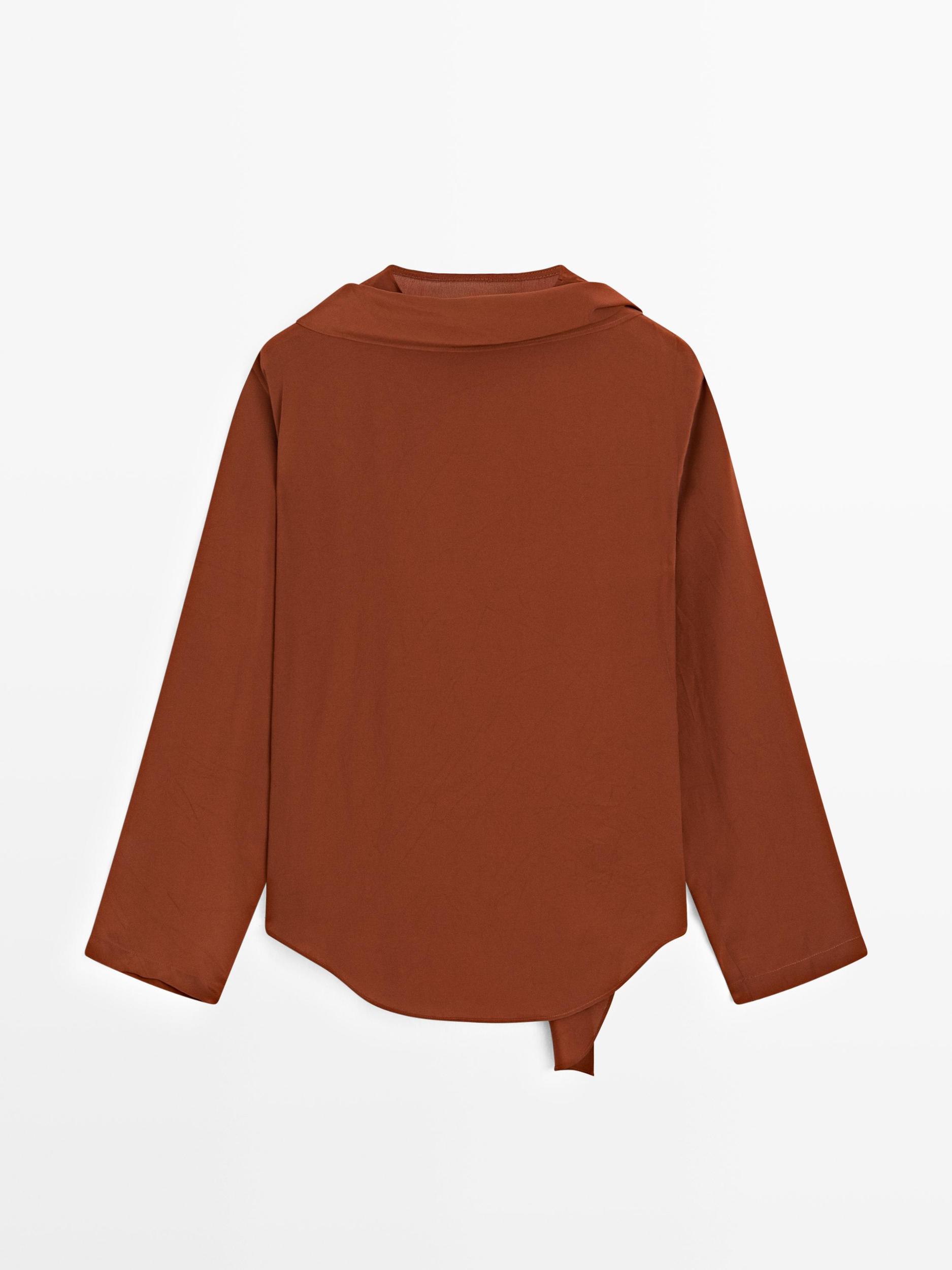 Flowing blouse with tied neck Product Image