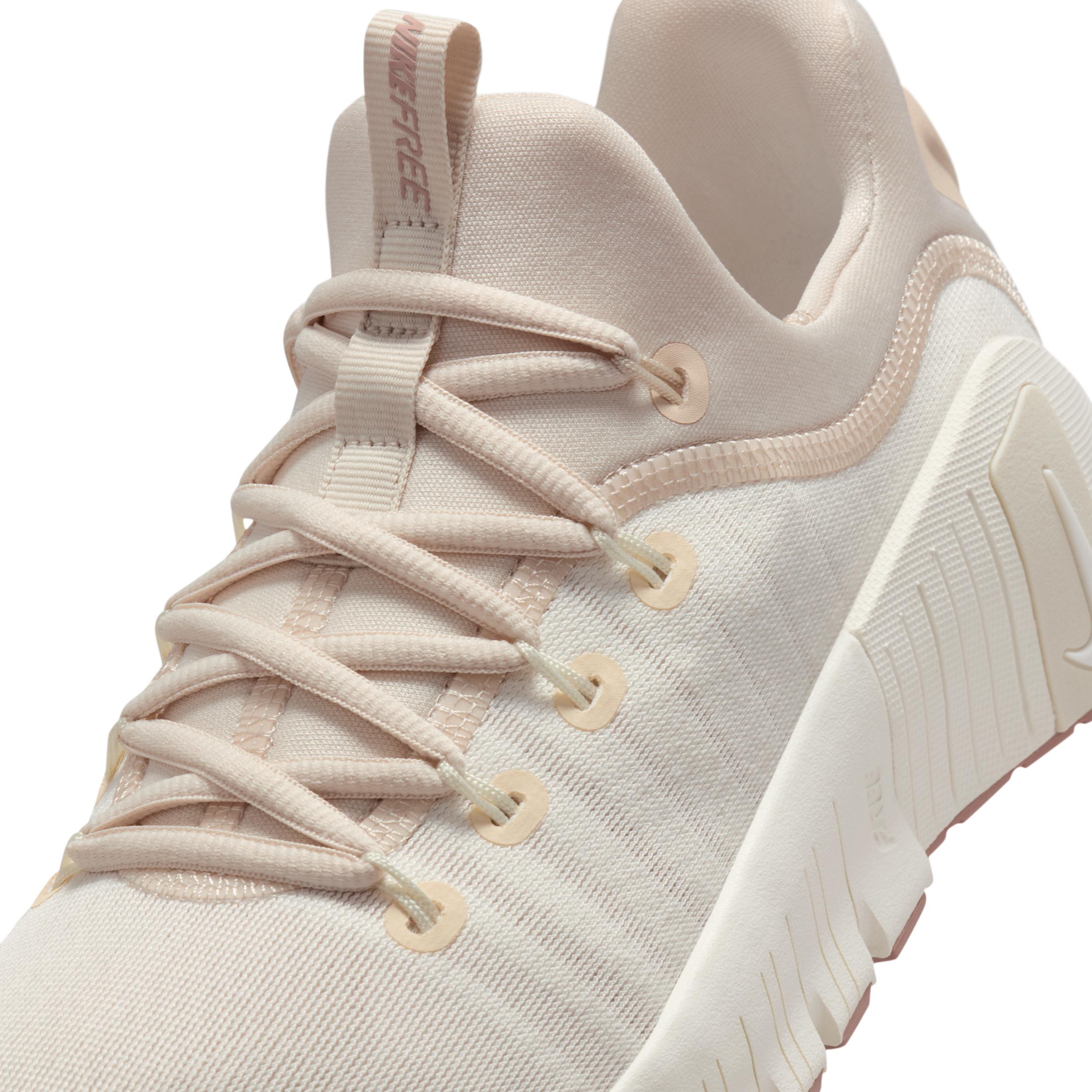 Nike Womens Free Metcon 6 Workout Shoes | FJ7126-011 Product Image