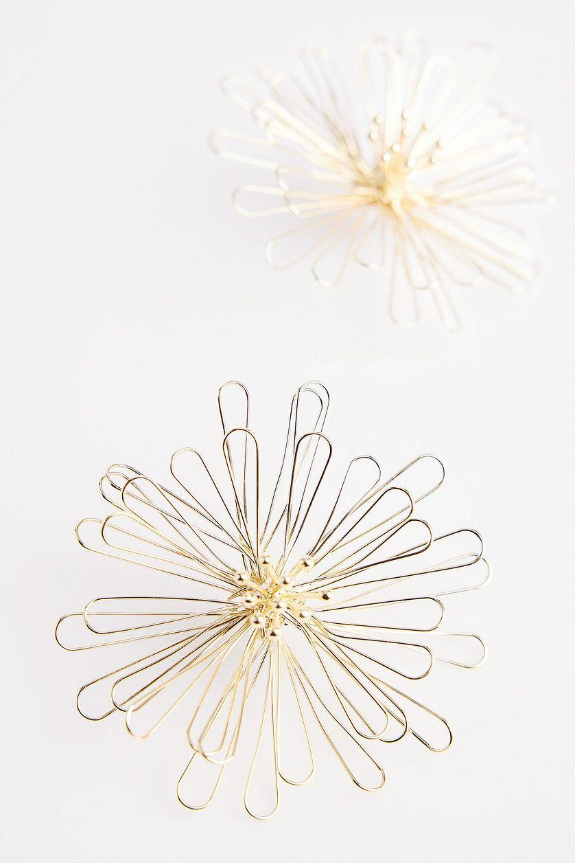 Big Flower Earring Product Image