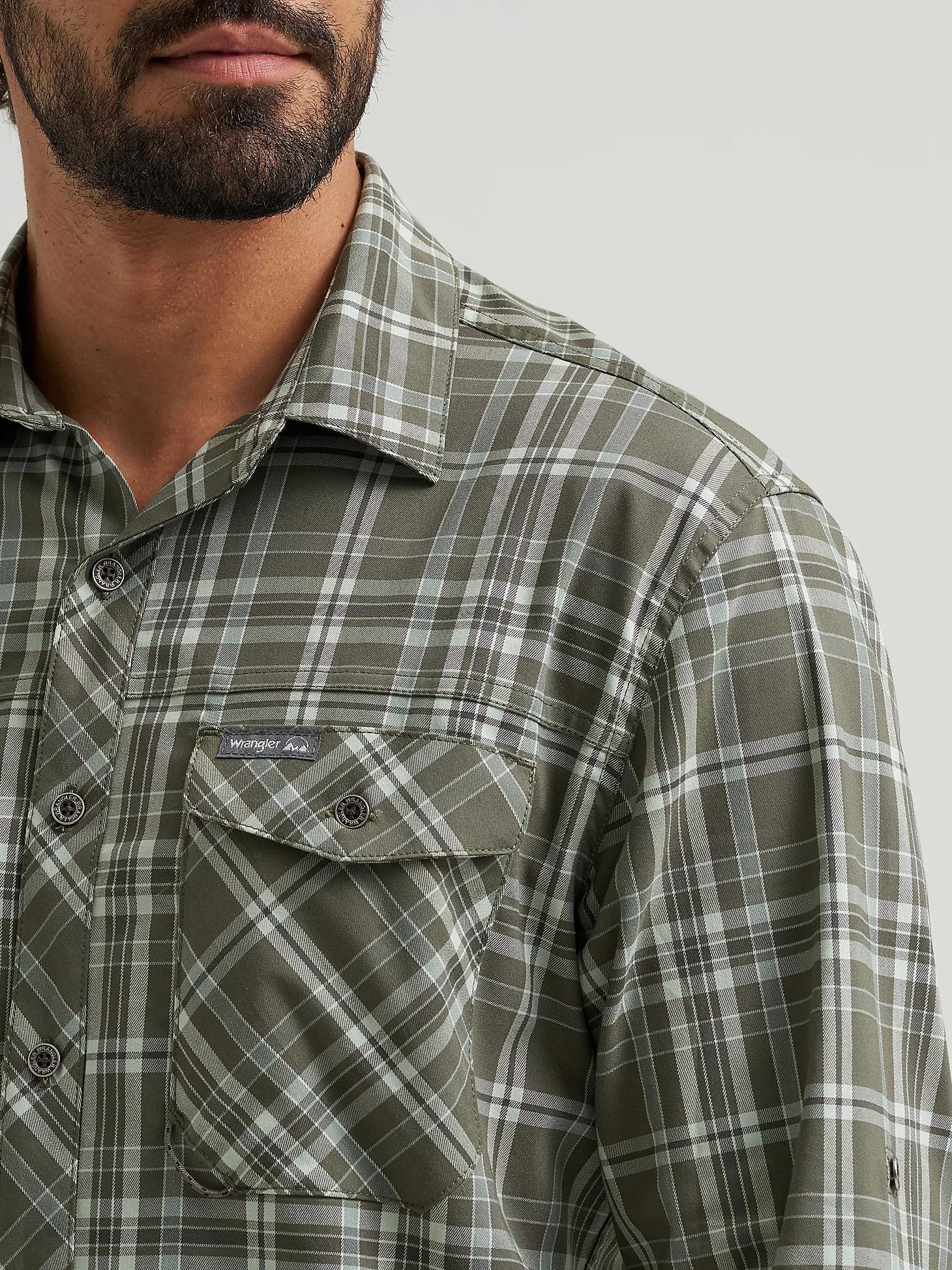 Men's Outdoor Stretch Plaid Shirt in Deep Depths Product Image