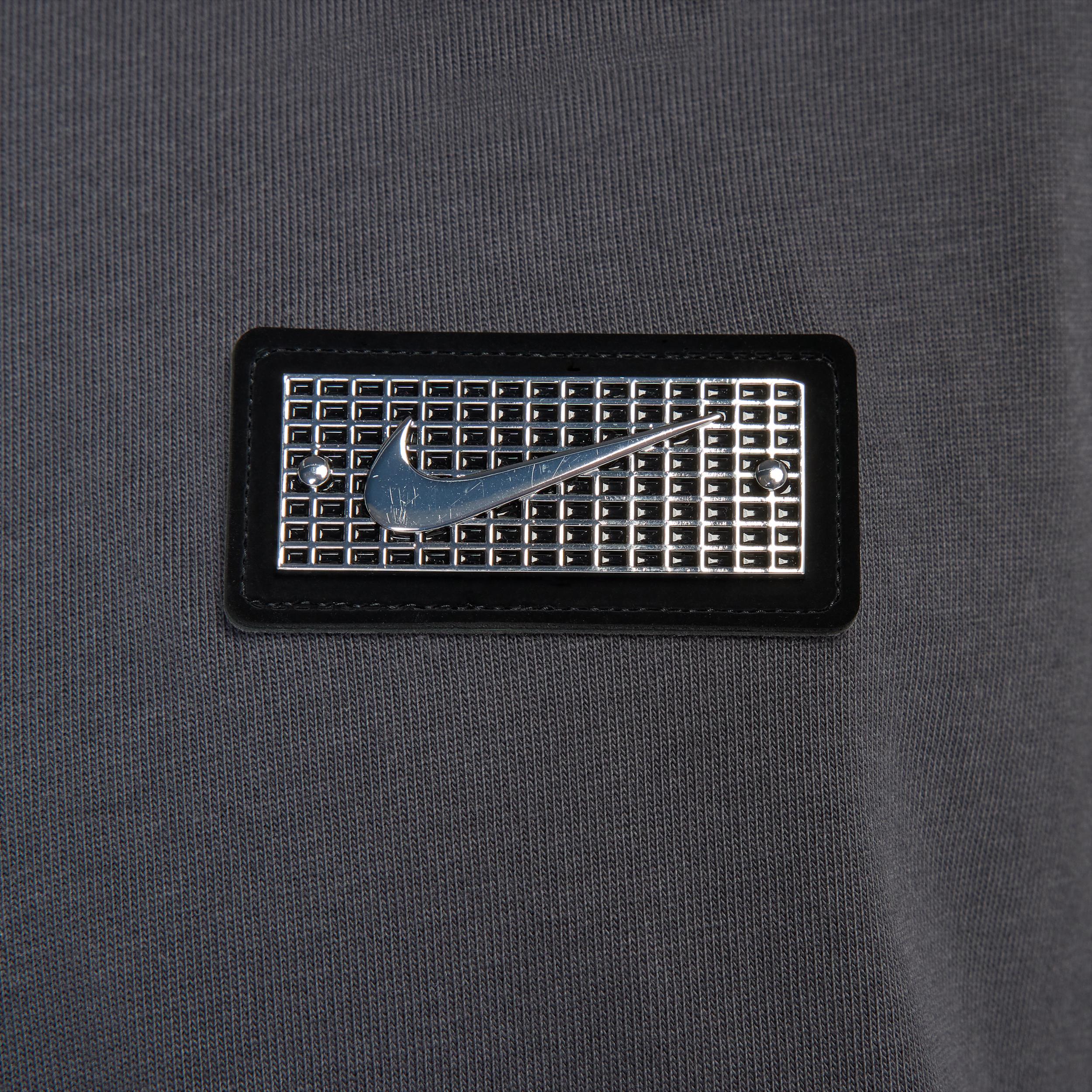 Nike Men's Devin Booker Long-Sleeve Basketball T-Shirt Product Image