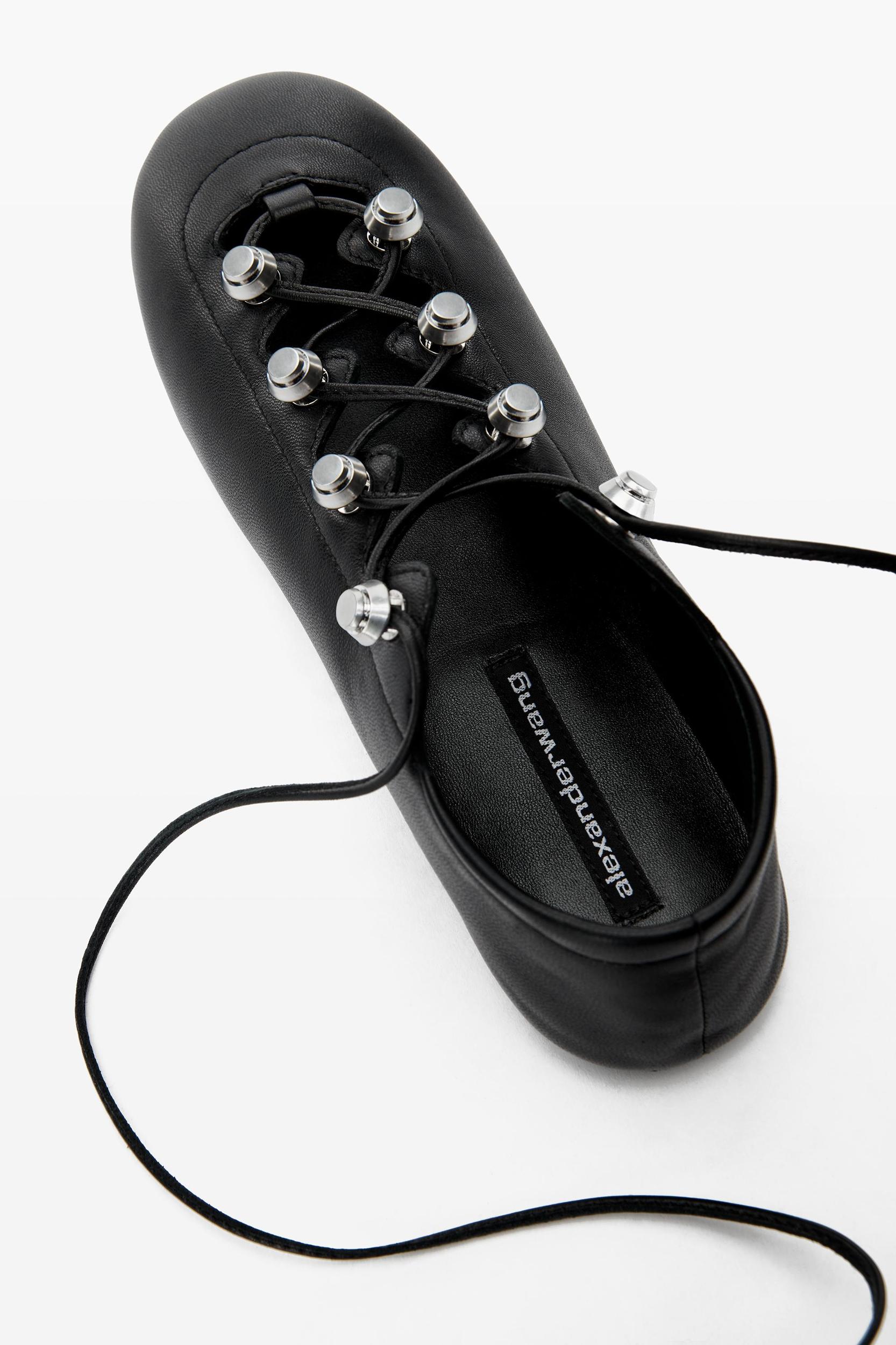 Vyolette Lace-up Flat In Leather Product Image
