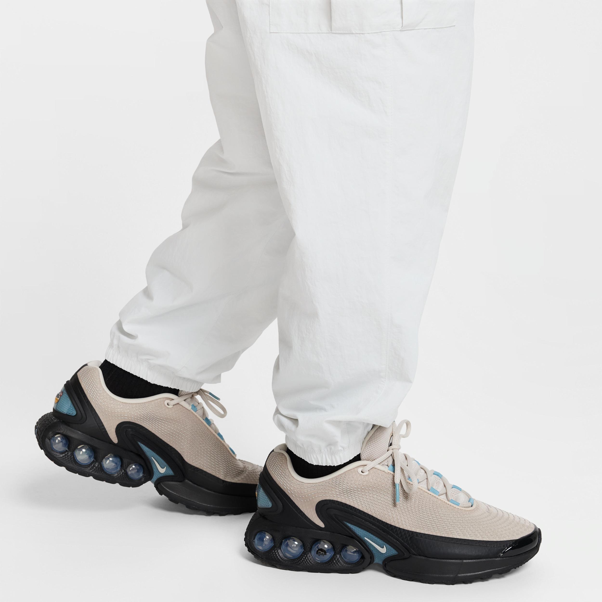 Nike Men's Club Woven Cargo Pants Product Image