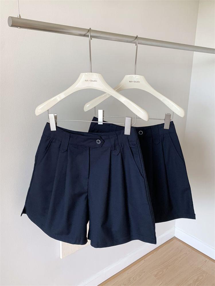 Short Sleeve Crew Neck Striped Crop Blouse / High Waist Plain Shorts Product Image