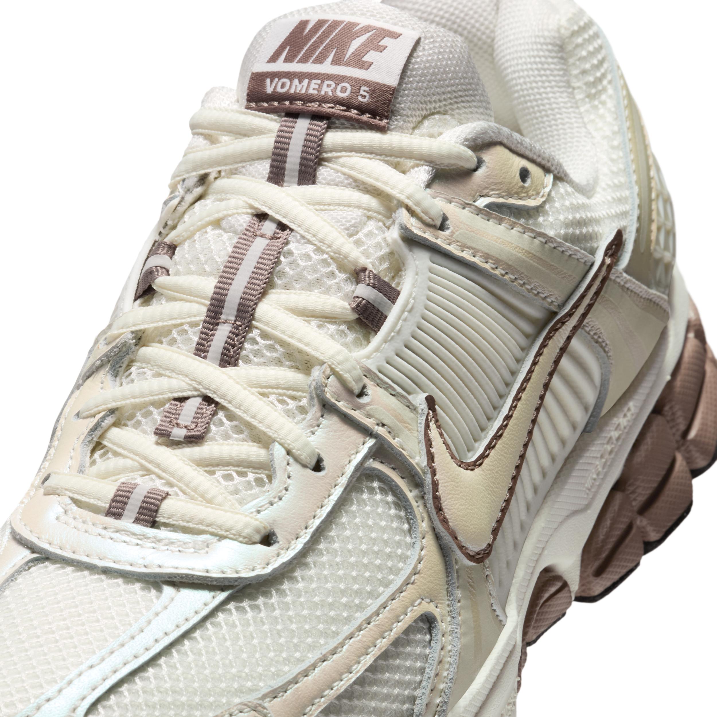 Nike Women's Zoom Vomero 5 Shoes Product Image