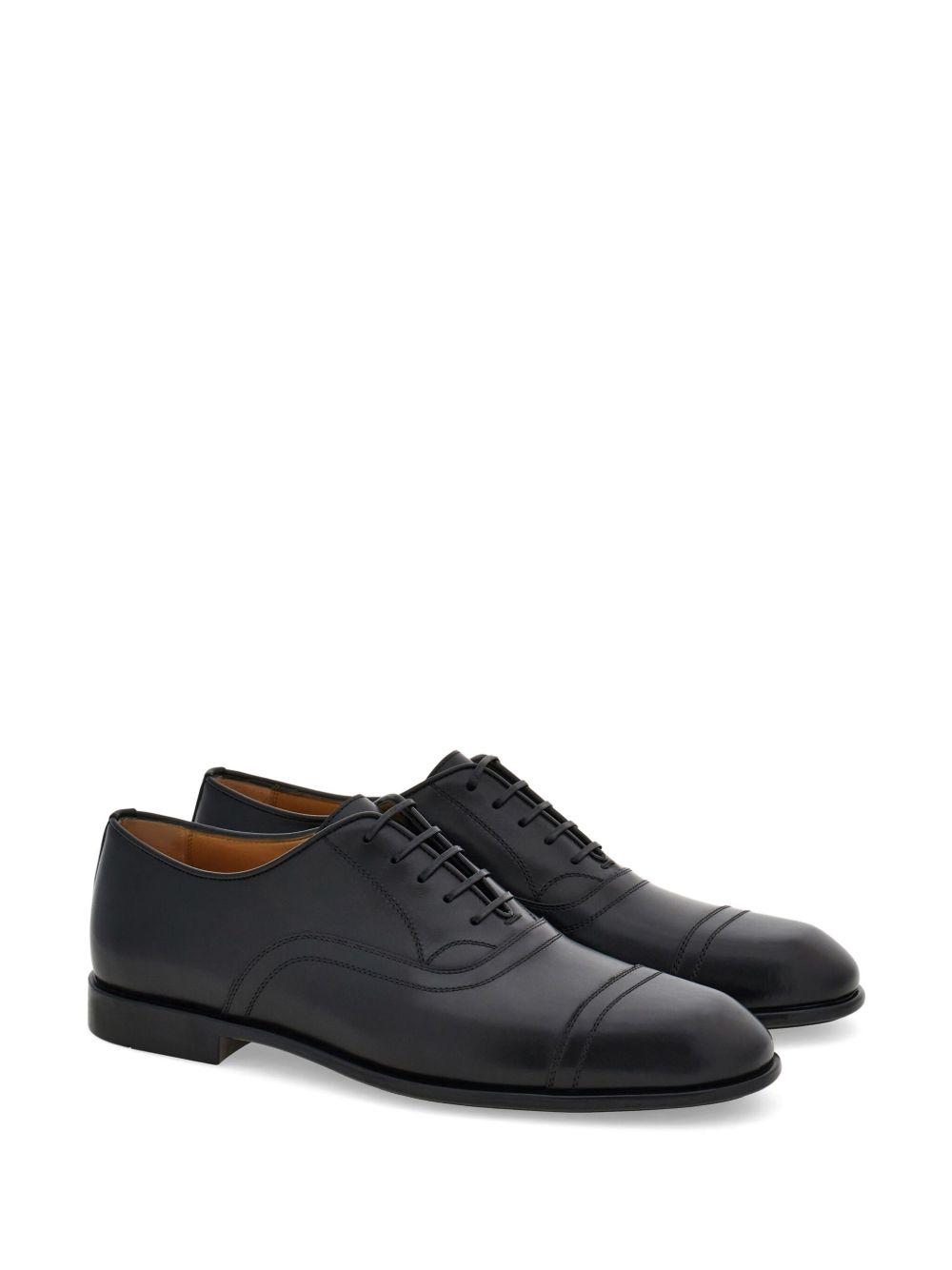 toecapped leather Oxford shoes Product Image