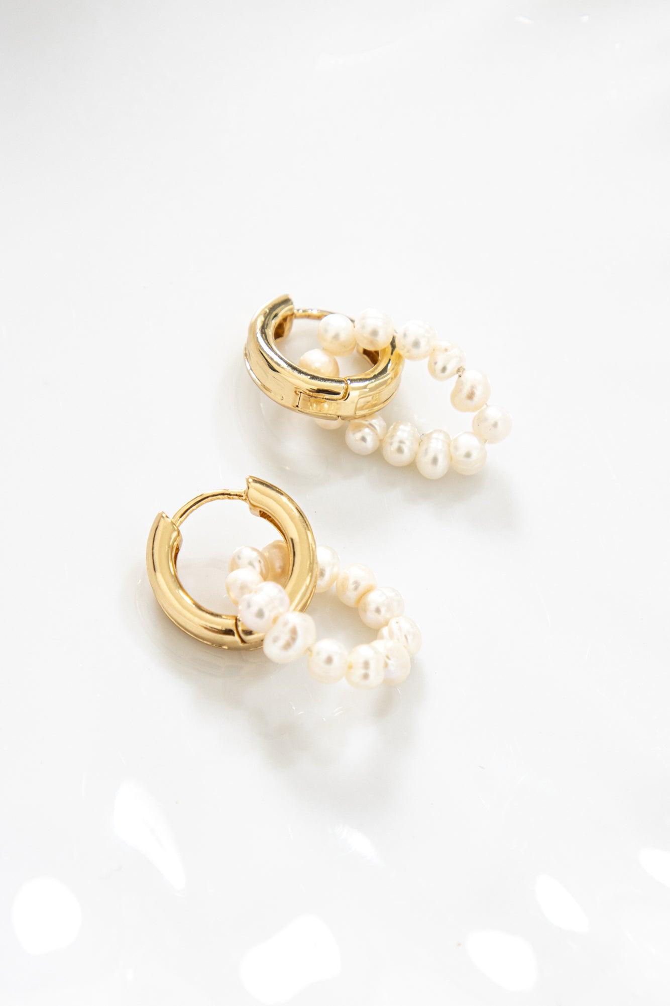 Forever Linked Earrings Gold Product Image
