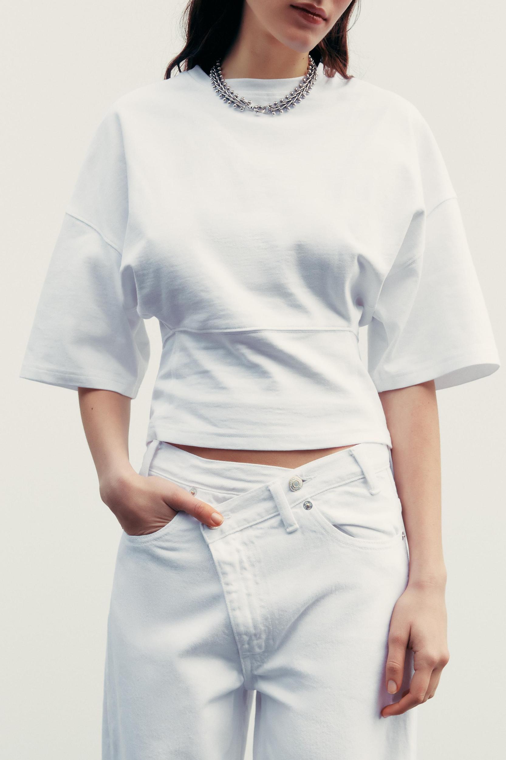 FITTED WAIST T-SHIRT Product Image