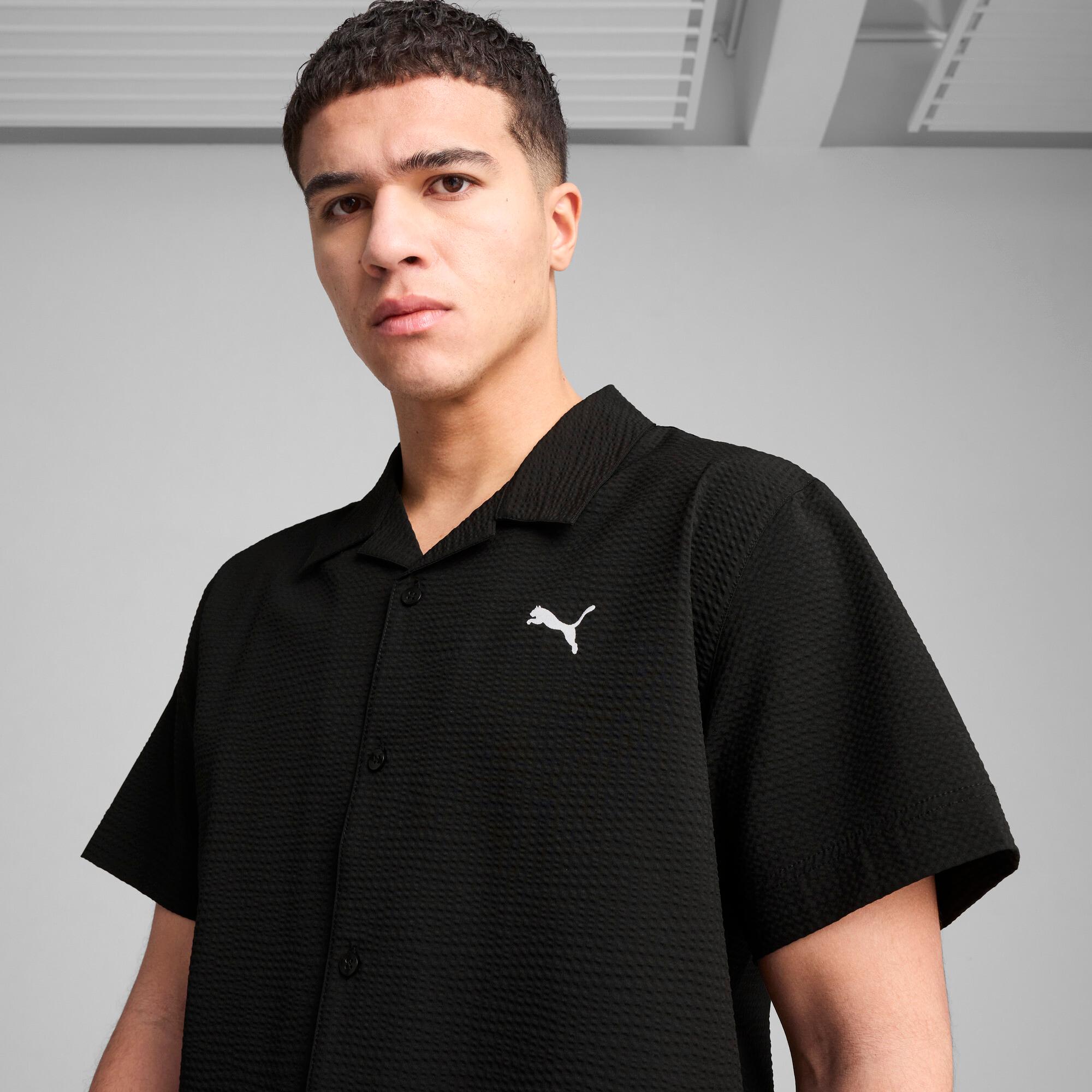 WARDROBE ESSENTIALS Men's Seersucker Relaxed Shirt Product Image