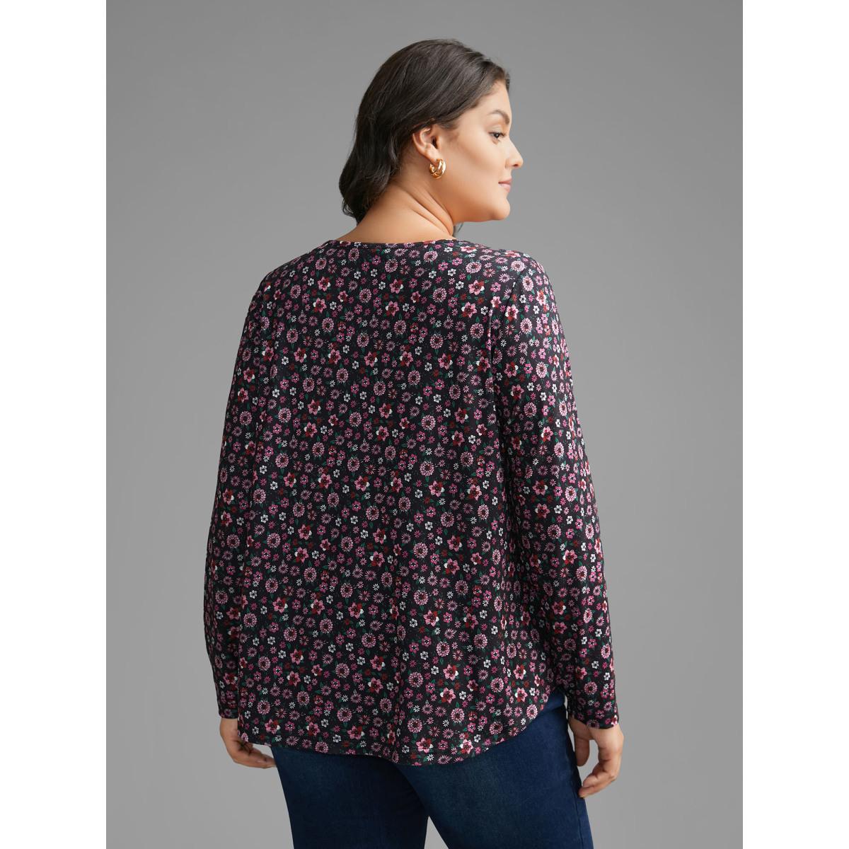 Plus Size Ditsy Floral Crew Neck Curved Hem T-shirt Multicolor Women Elegant Non Natural Flowers Round Neck Everyday T-shirts BloomChic 14-16/1X Product Image