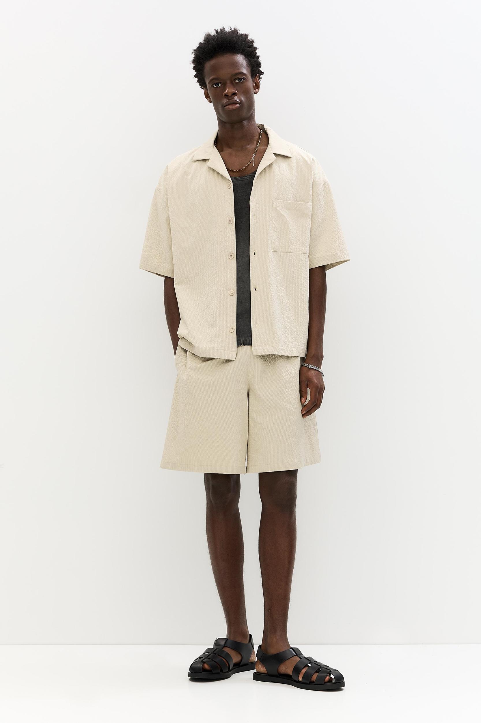 Short sleeve seersucker shirt Product Image