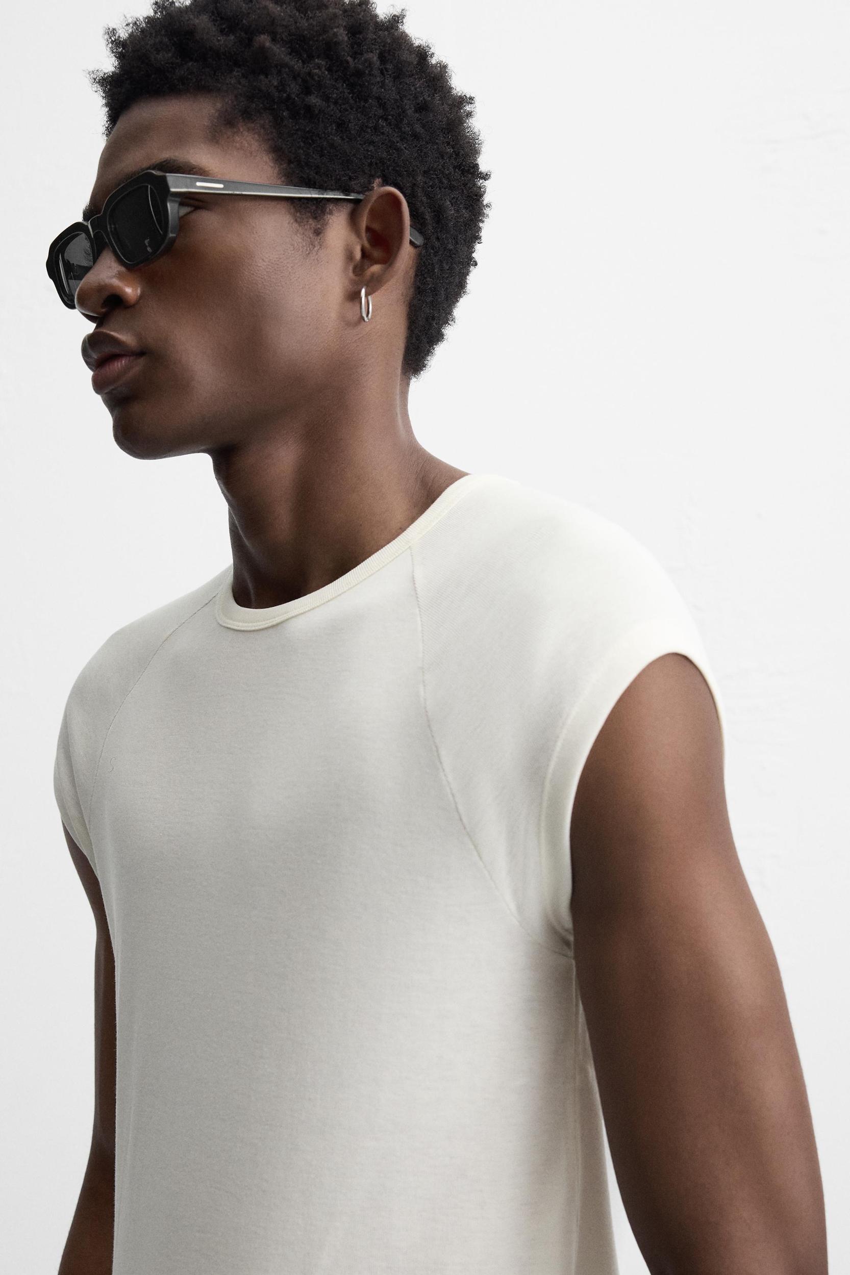 SLIM FIT TANK TOP Product Image