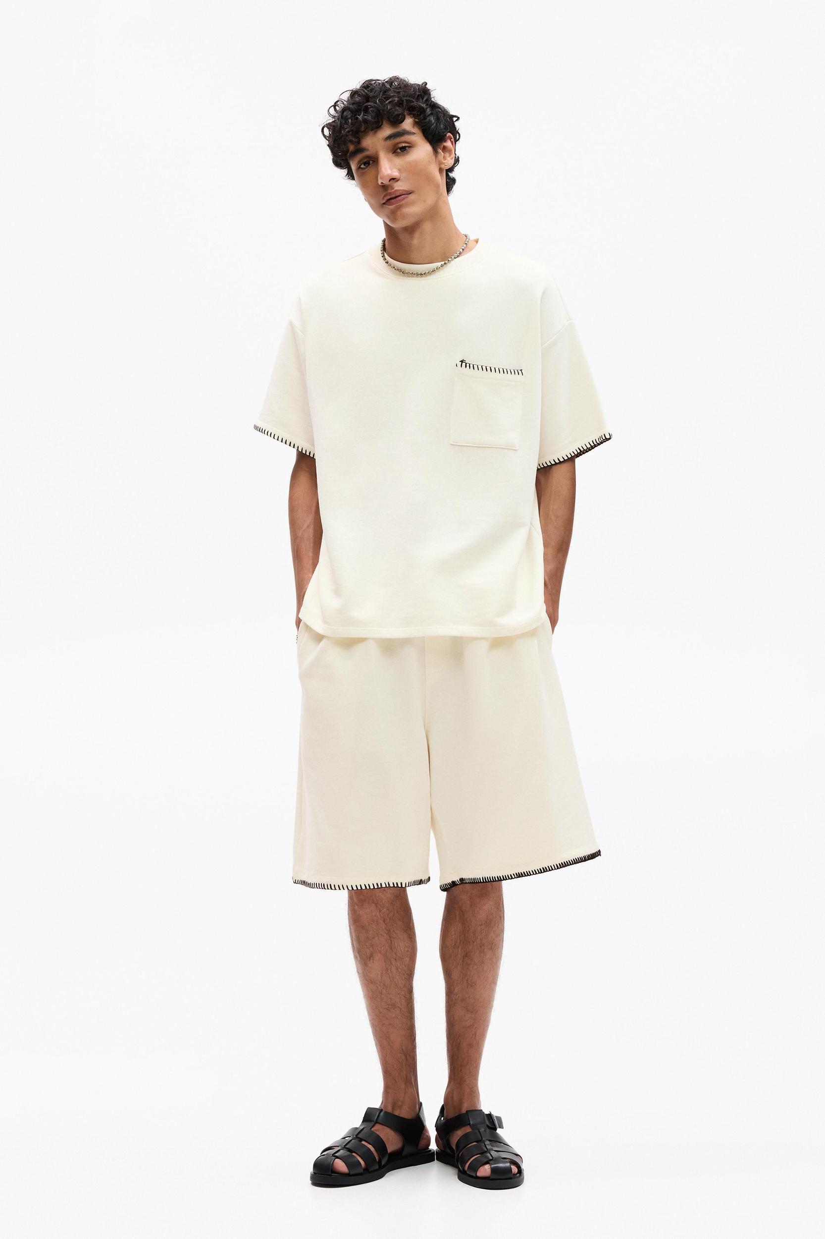 T-shirt with contrast seams Product Image