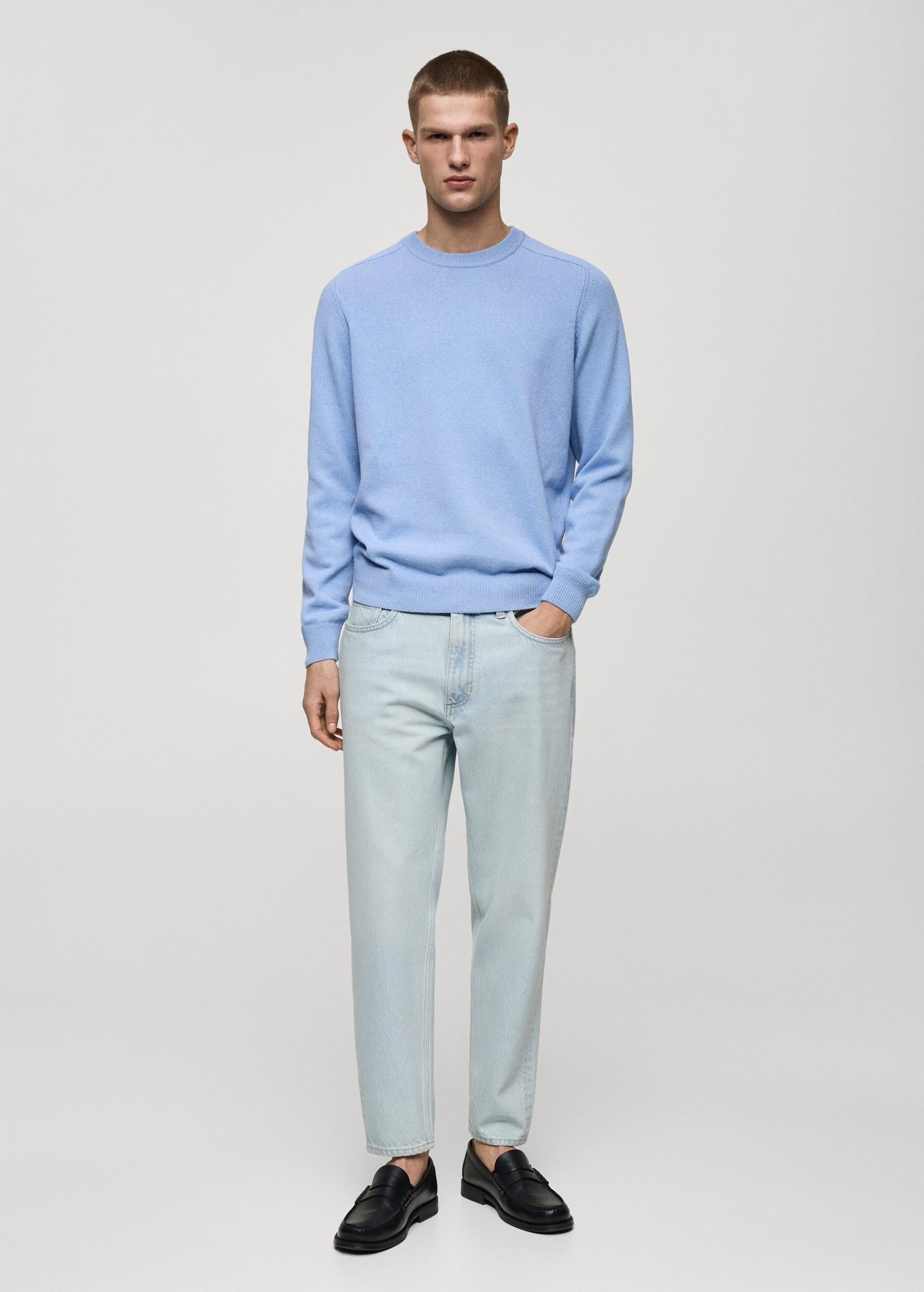 Cropped carrot-fit jeans - Men | MANGO USA Product Image