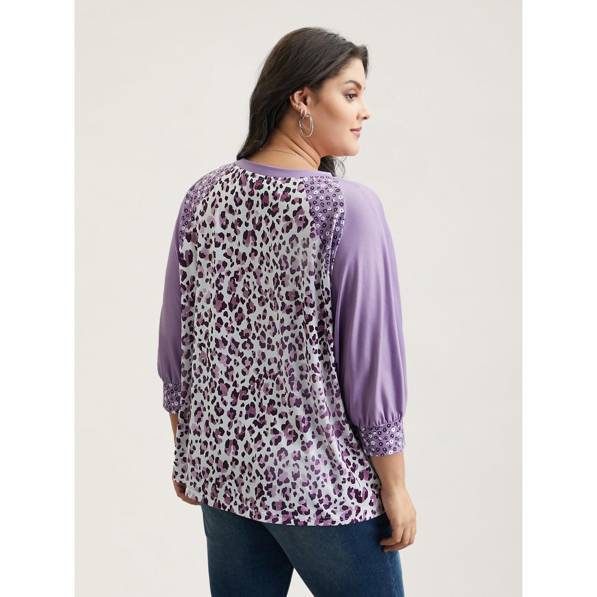 Plus Size Leopard Print Contrast Raglan Sleeve T-Shirt Multicolor Women Casual Contrast V-neck Everyday T-shirts BloomChic 22-24/3X Product Image