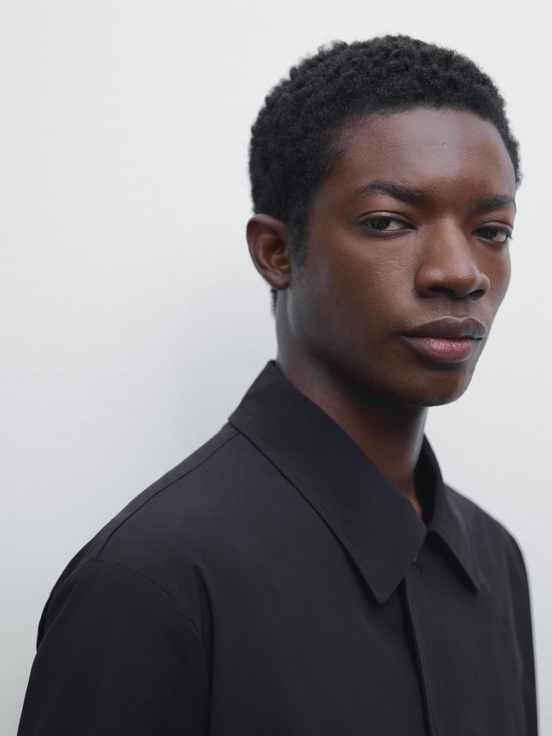 Lightweight trench coat with hidden buttons Product Image