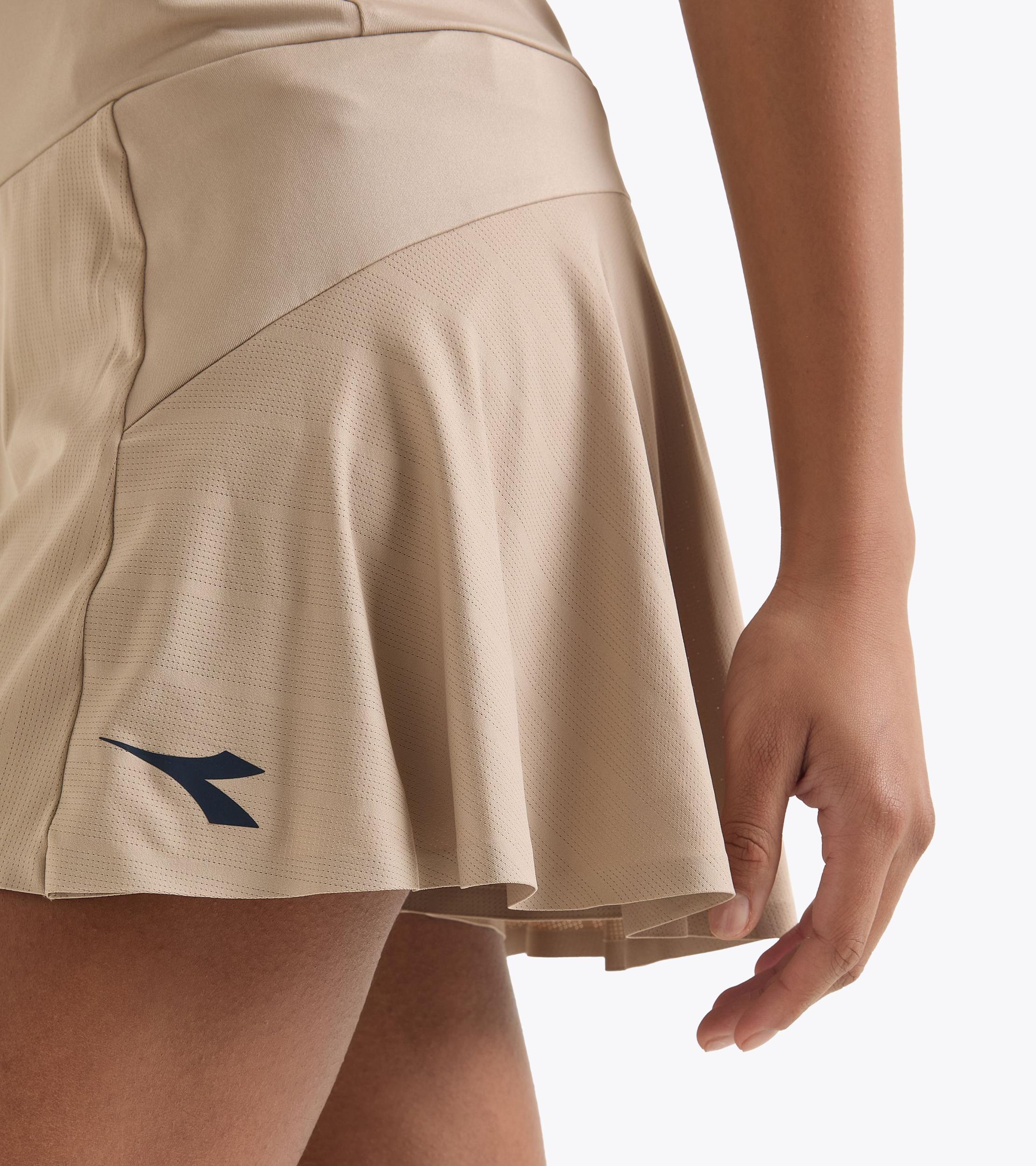 L. SKORT ICON Product Image