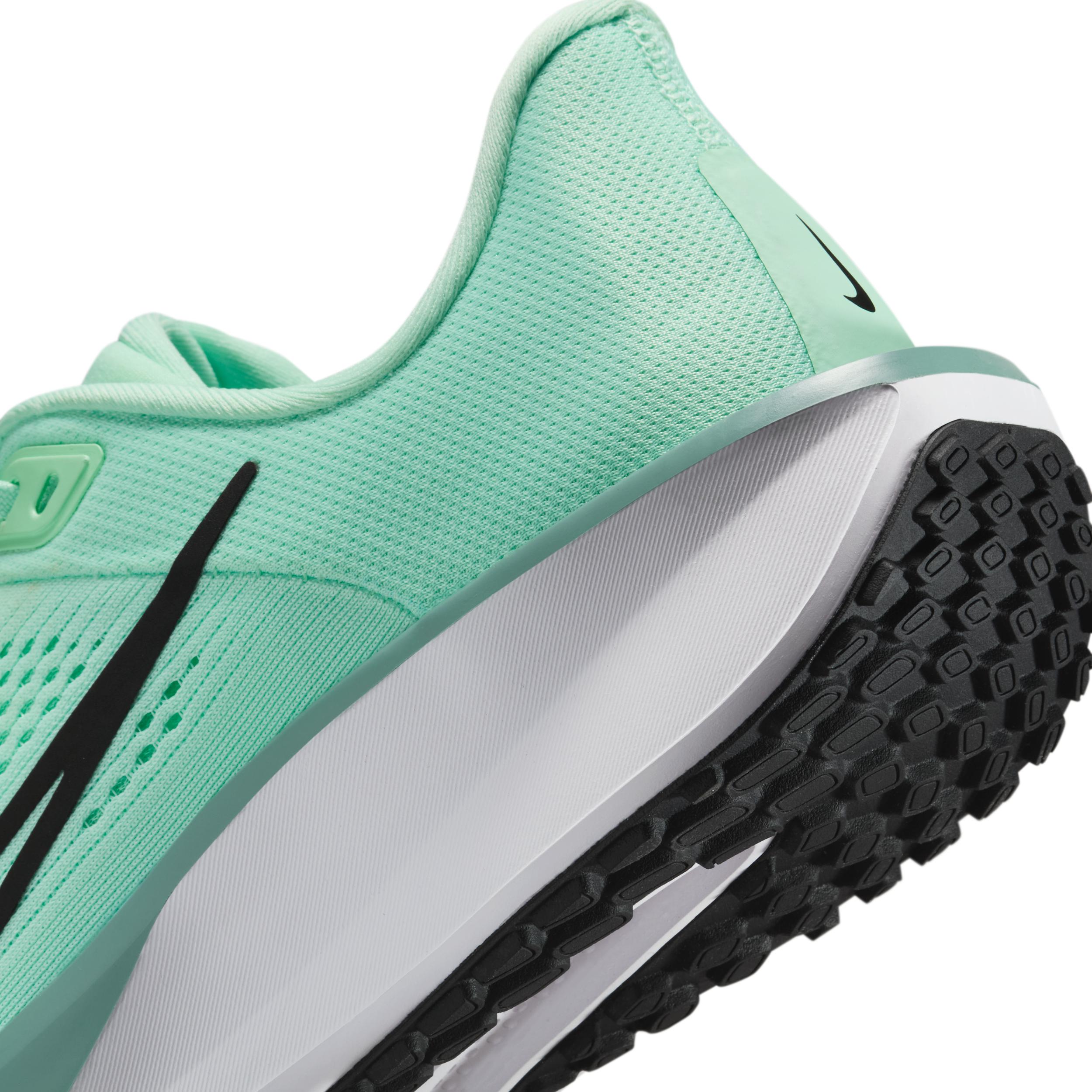 Nike Womens Quest 6 Road Running Shoes | FD6034-301 Product Image