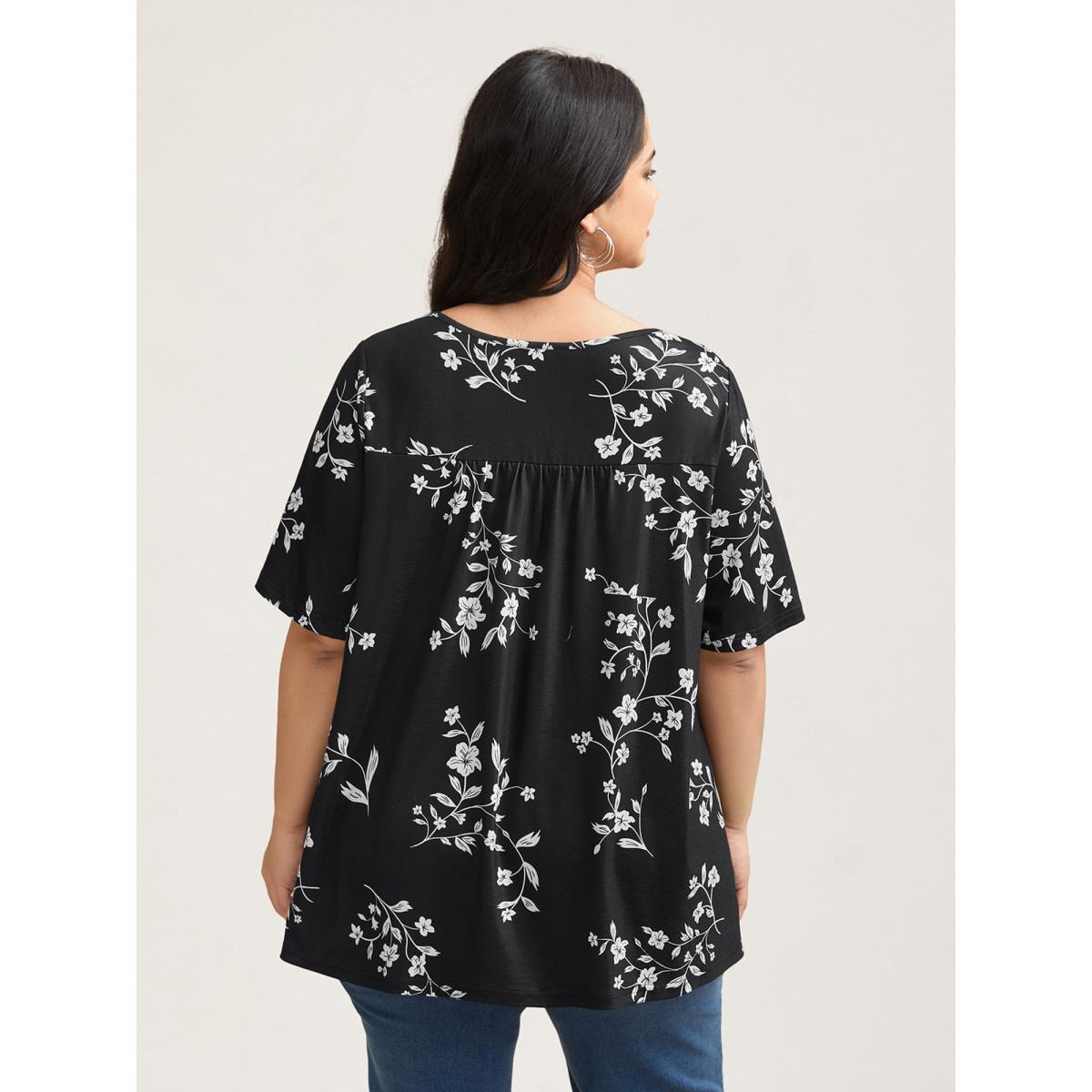 Plus Size Floral Print Button Placket Pleated T-Shirt Black Women Casual Gathered Natural Flowers Round Neck Everyday T-shirts BloomChic 26/4X Product Image