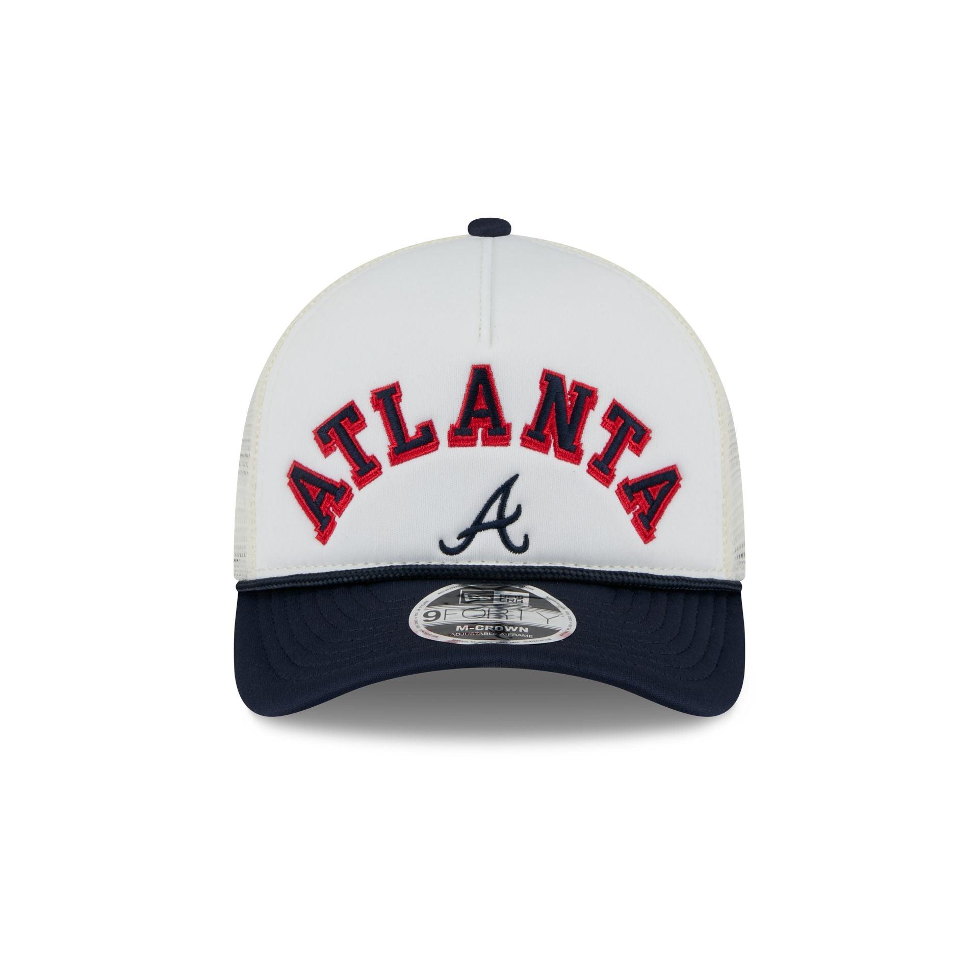 Atlanta Braves Chrome Arch 9FORTY M-Crown A-Frame Trucker Hat Male Product Image