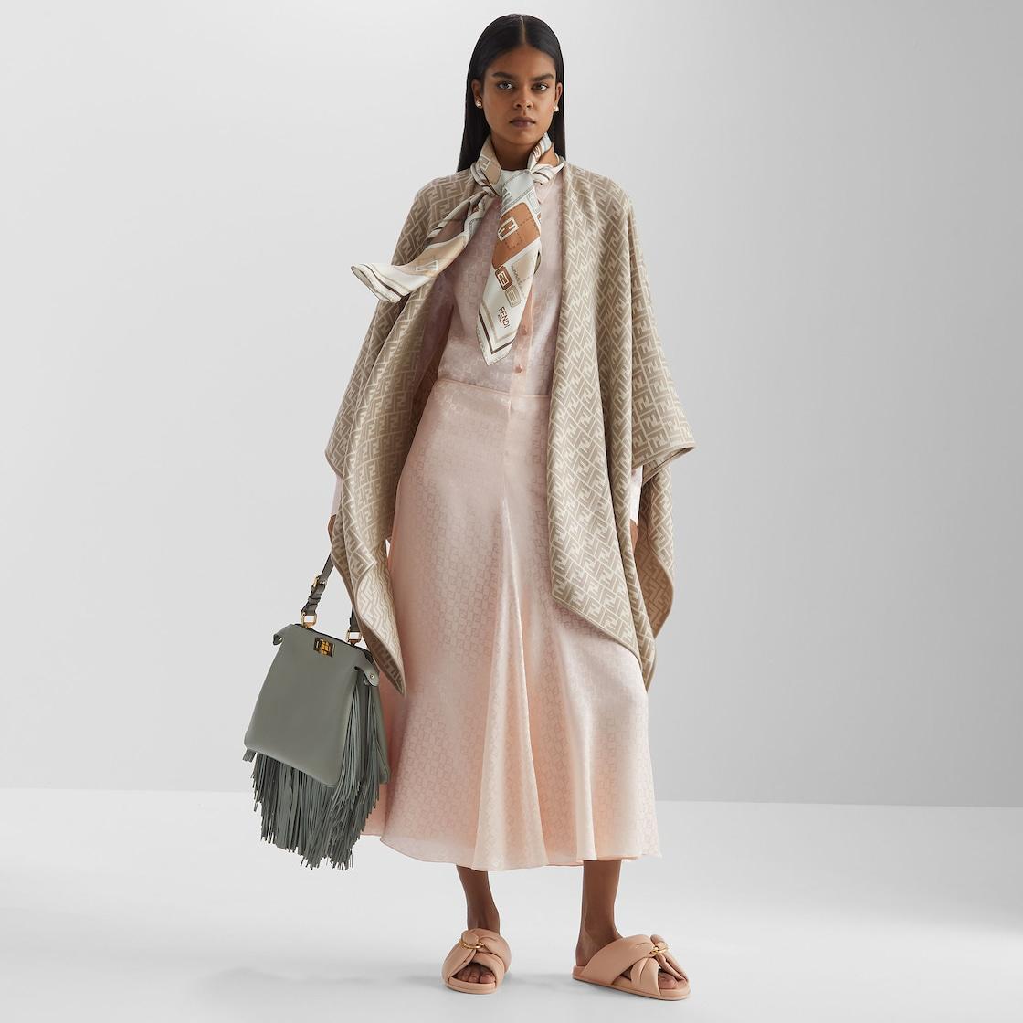 PonchoGrey wool and silk poncho Product Image