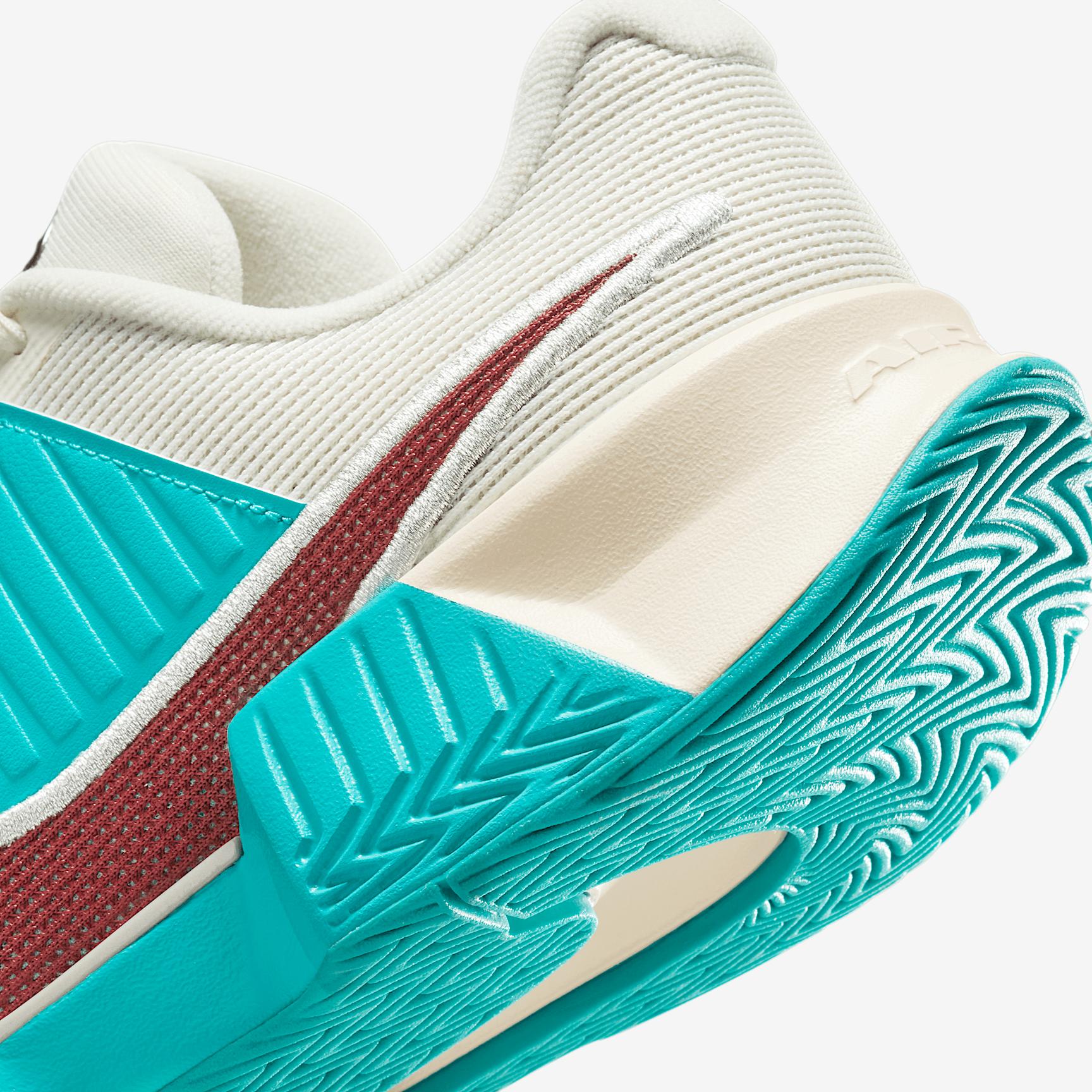 Nike Womens GP Challenge Pro Premium Hard Court Tennis Shoes | HQ2609-600 Product Image